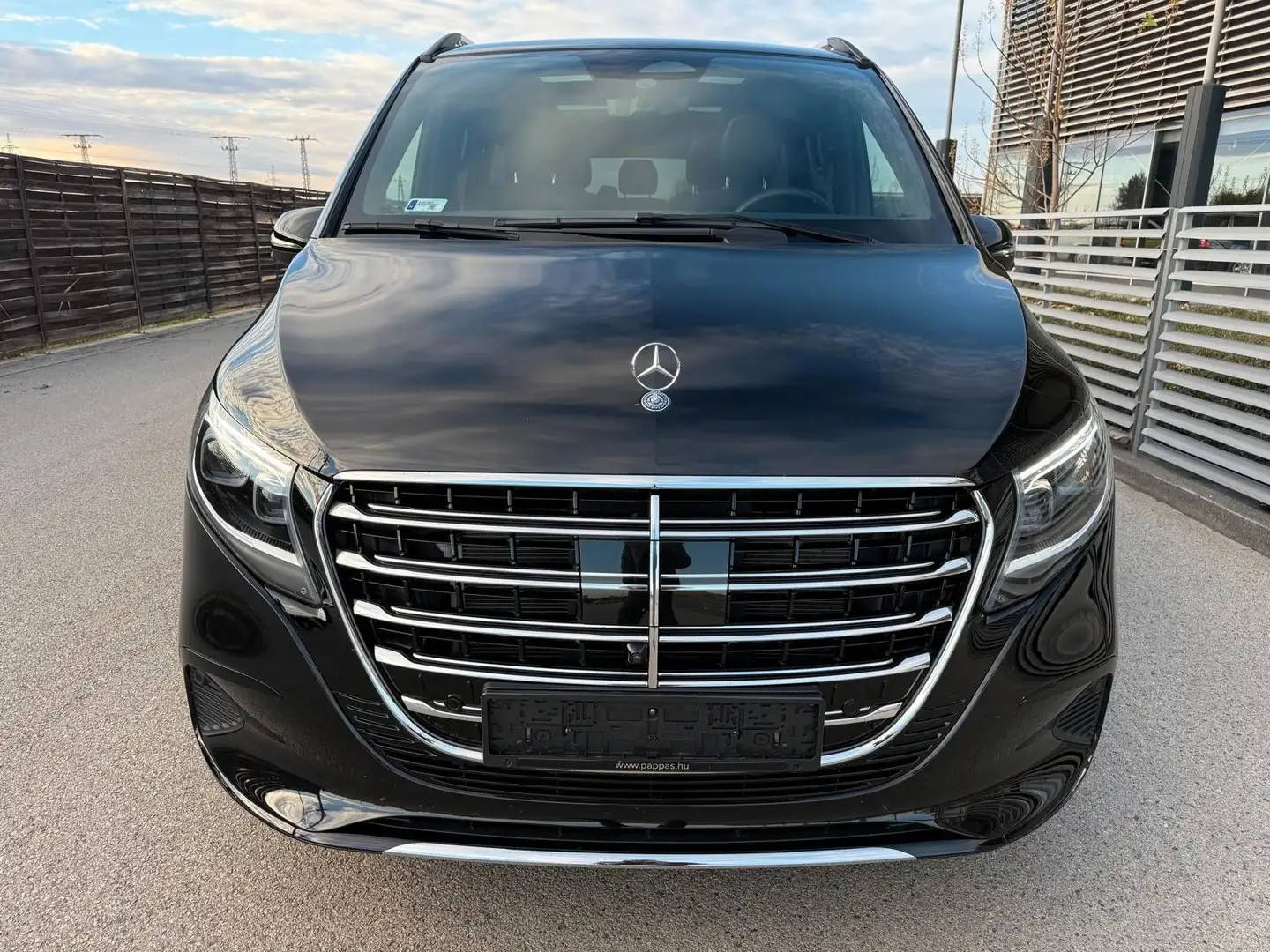 Mercedes-Benz V 300 V V 300 d 4MATIC EXCLUSIVE lang AMG Schwarz - 2