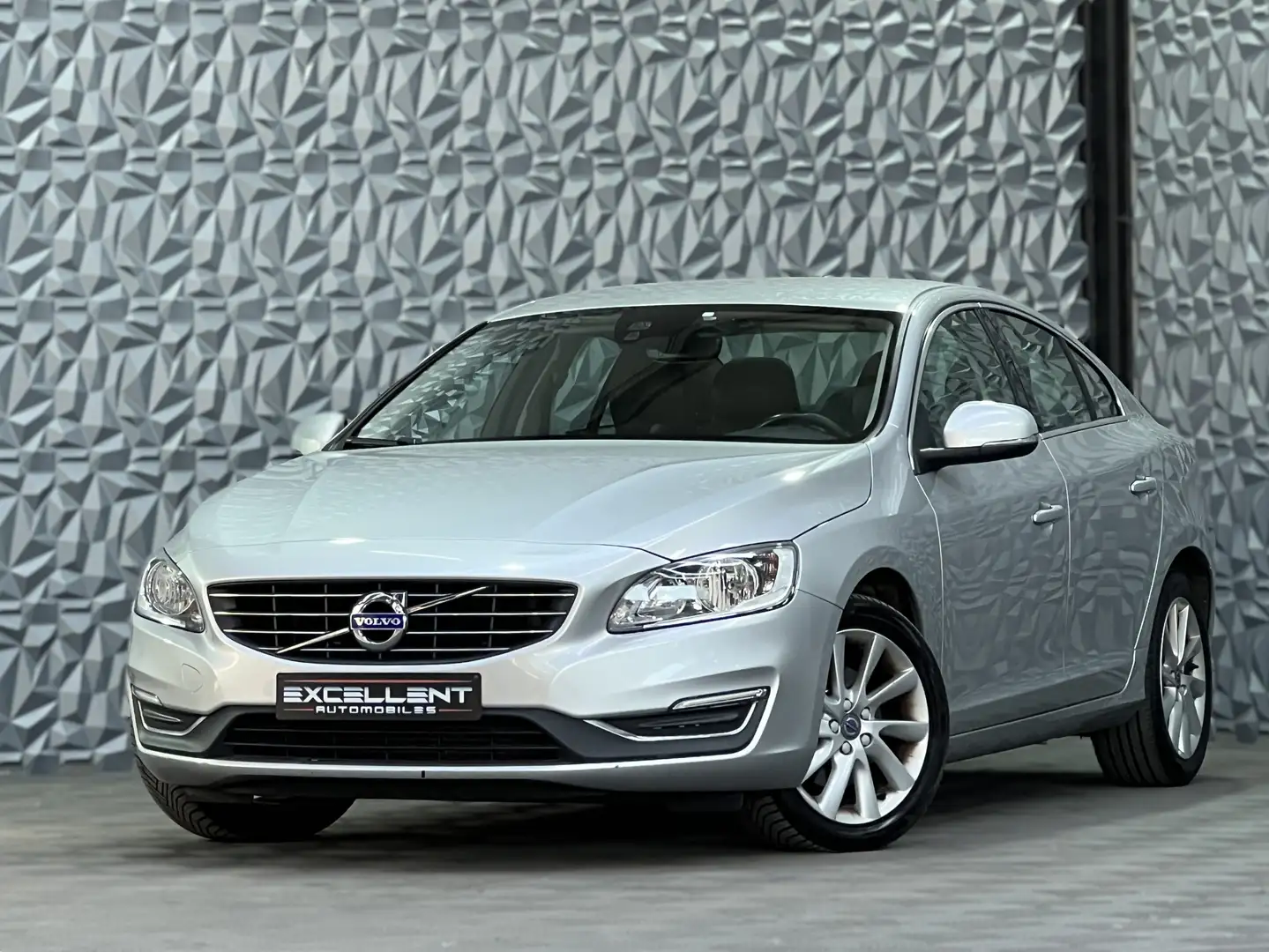Volvo S60 2.0 D2 Dynamic/GPS/BLUETOOTH/BOITE AUTO/GARANTIE Gris - 1