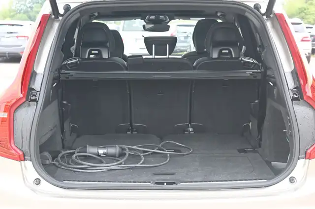 Volvo XC90 view 6