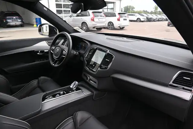 Volvo XC90 view 14