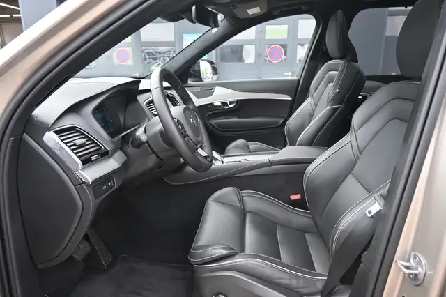 Volvo XC90 view 12