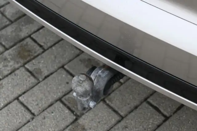 Volvo XC90 view 8