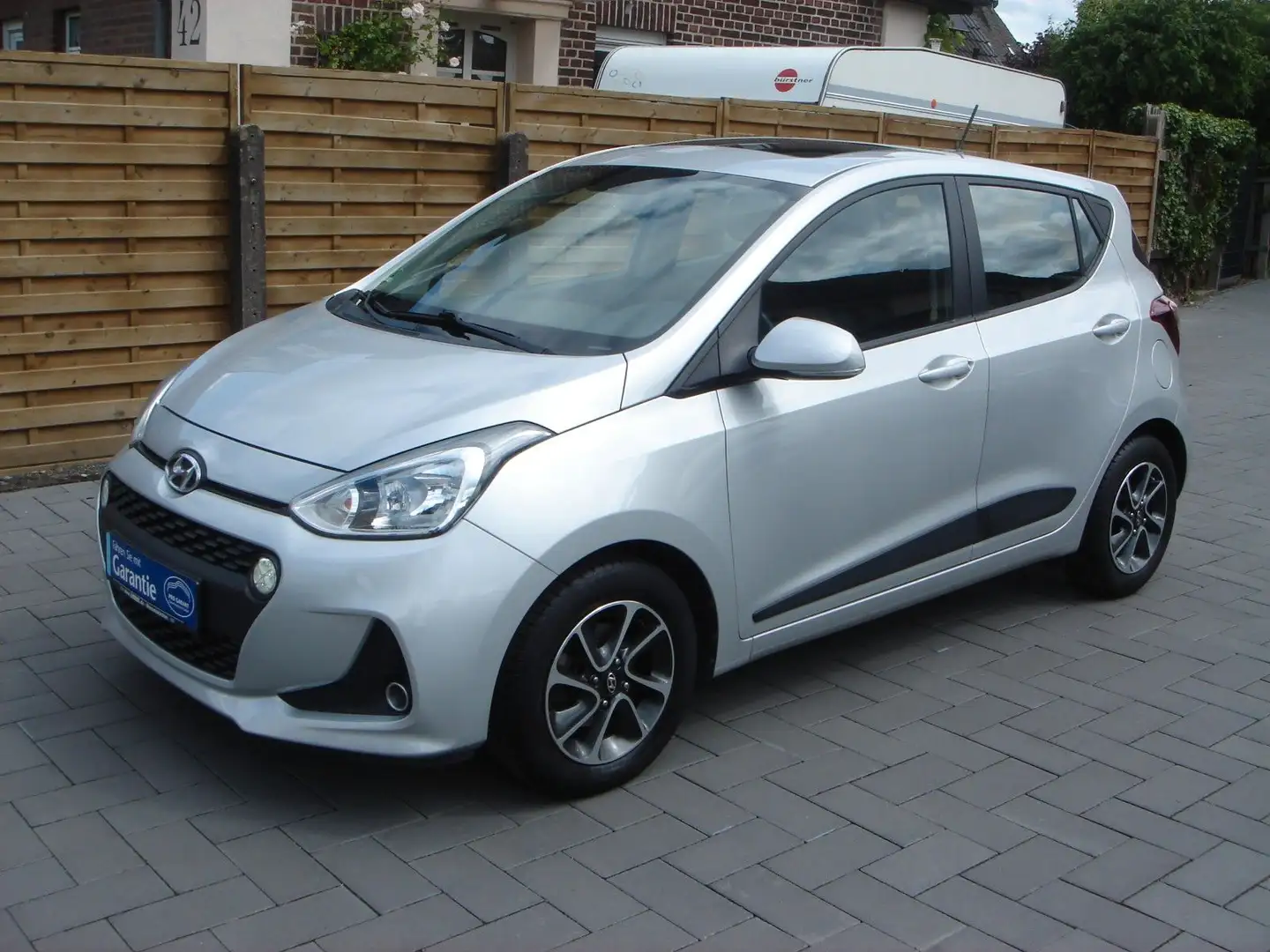 Hyundai i10 STYLE-LUXE+KLIMA+SITZHZG+ALU+SCHIEBEDACH+TOP Zilver - 1