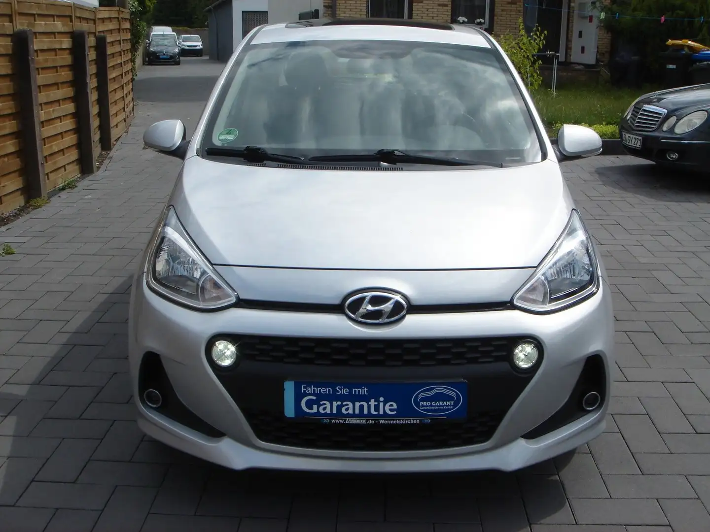 Hyundai i10 STYLE-LUXE+KLIMA+SITZHZG+ALU+SCHIEBEDACH+TOP Zilver - 2