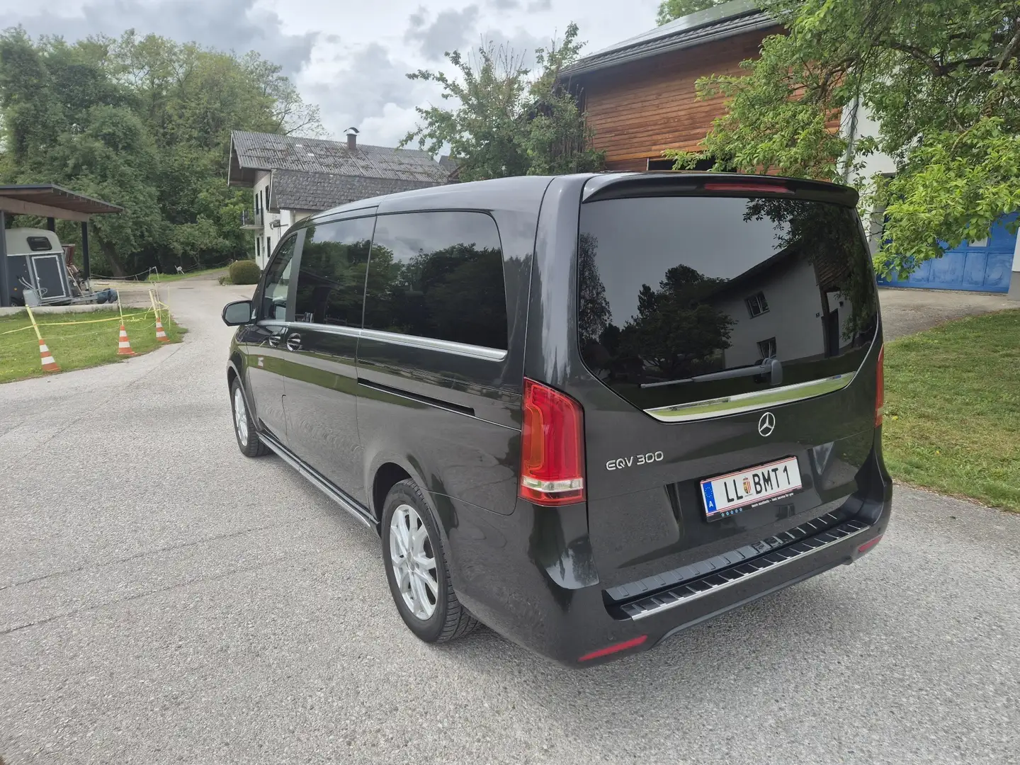 Mercedes-Benz EQV 300 EQV 300 Kombi lang 100kWh Grau - 2