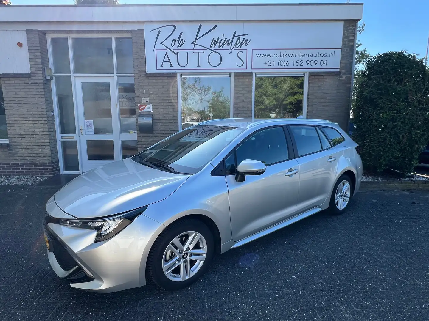 Toyota Corolla Touring Sports 1.8 Hybrid Active Automaat Grijs - 2
