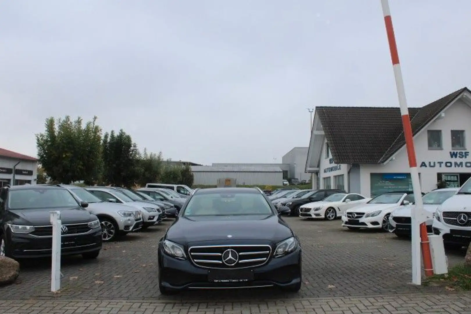 Mercedes-Benz E 300 de T-Modell ,Comand,LED,AMG,Wide,Virtual Blau - 1