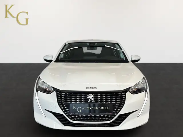 Peugeot 208 view 11