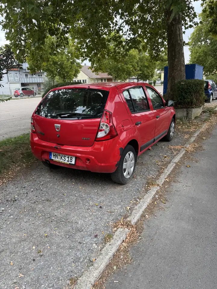 Dacia Sandero Eco — photo 1 of 3