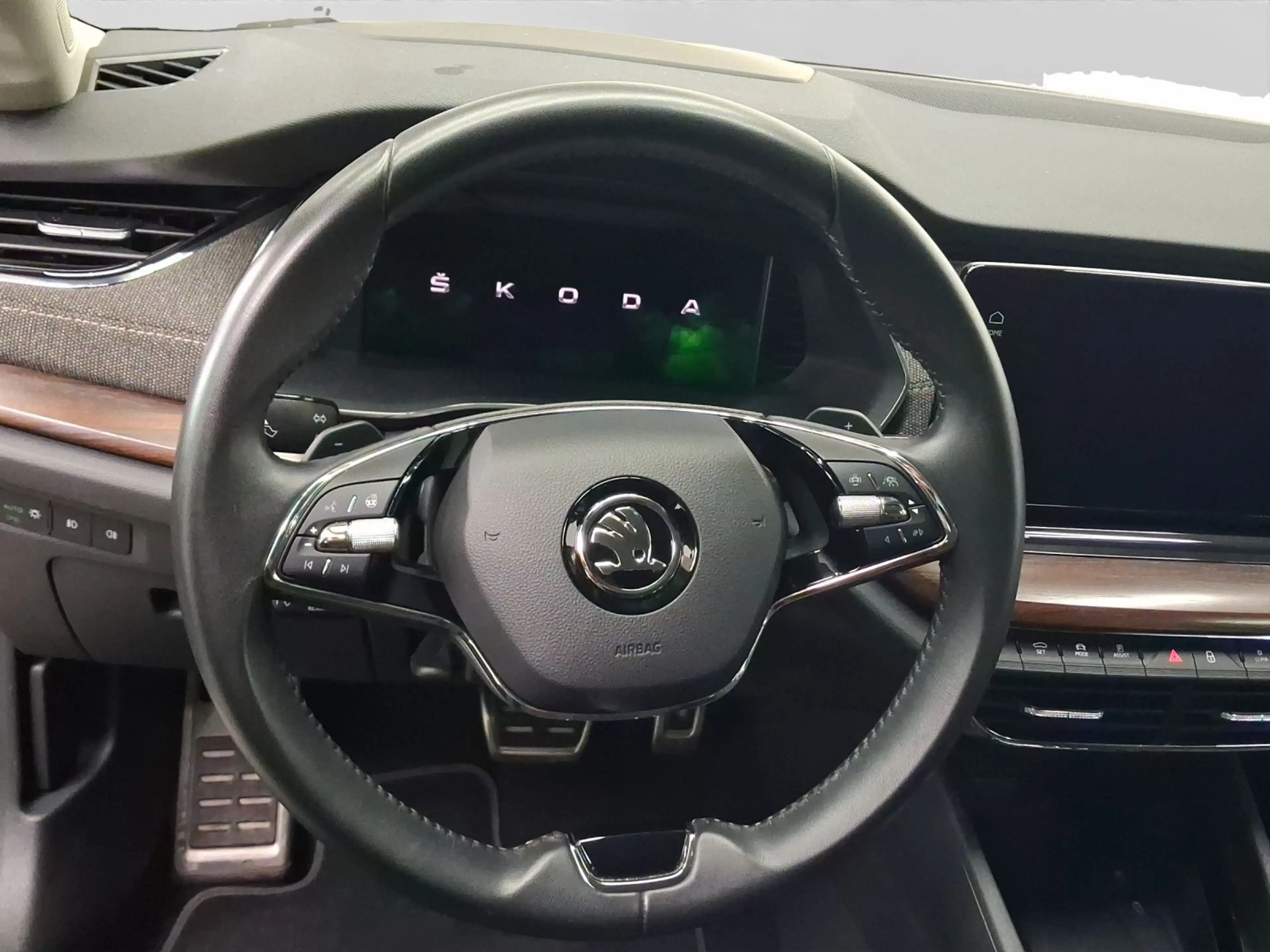 Skoda Octavia Combi 2.0 TDI DSG 4x4 SCOUT NAVI HuD LM1 — photo 9
