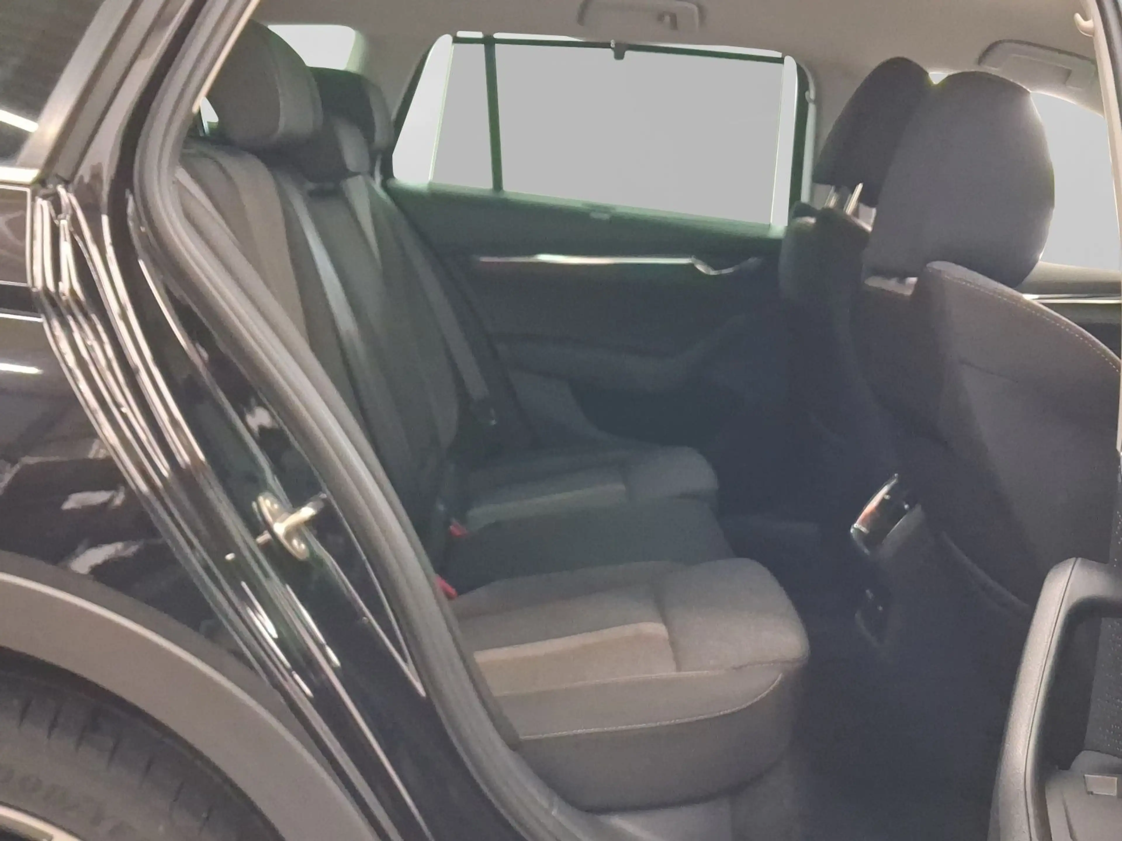 Skoda Octavia Combi 2.0 TDI DSG 4x4 SCOUT NAVI HuD LM1 — photo 6