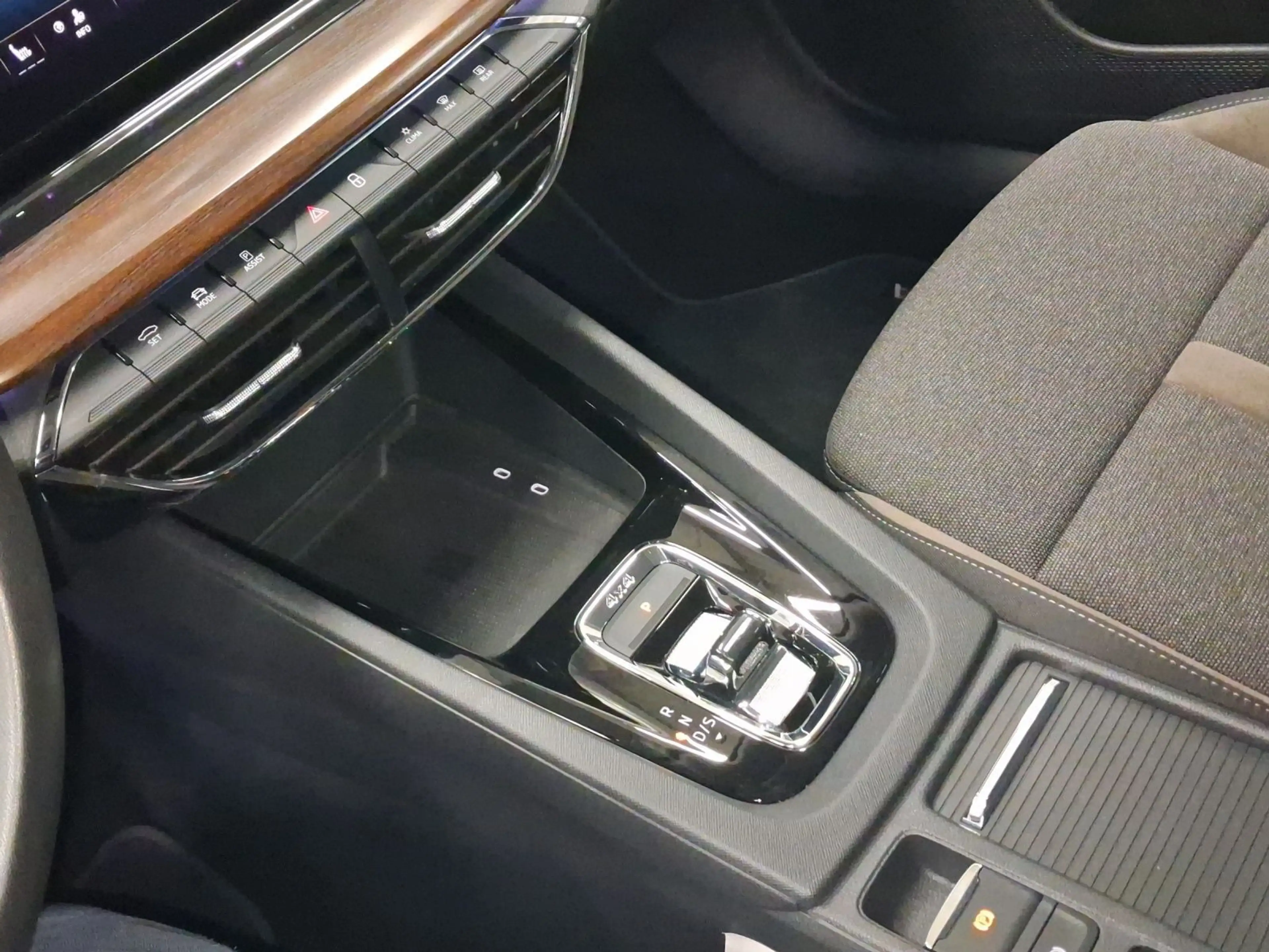 Skoda Octavia Combi 2.0 TDI DSG 4x4 SCOUT NAVI HuD LM1 — photo 11