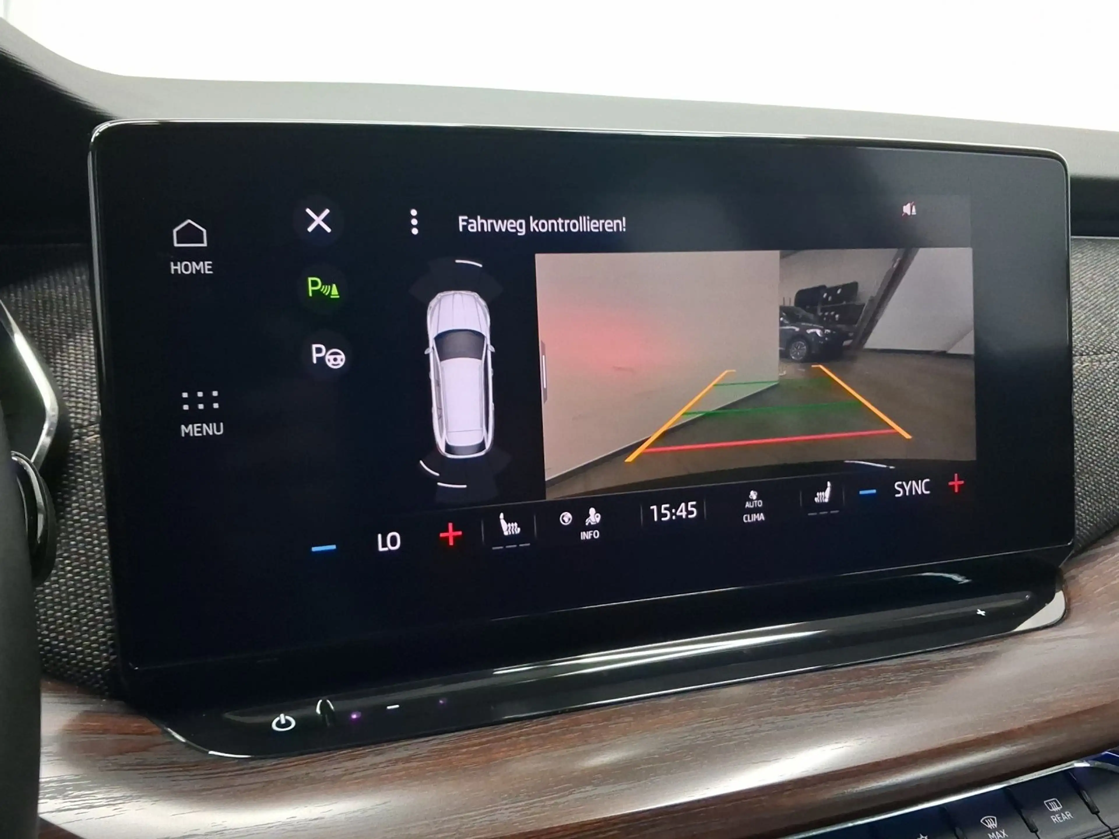 Skoda Octavia Combi 2.0 TDI DSG 4x4 SCOUT NAVI HuD LM1 — photo 15