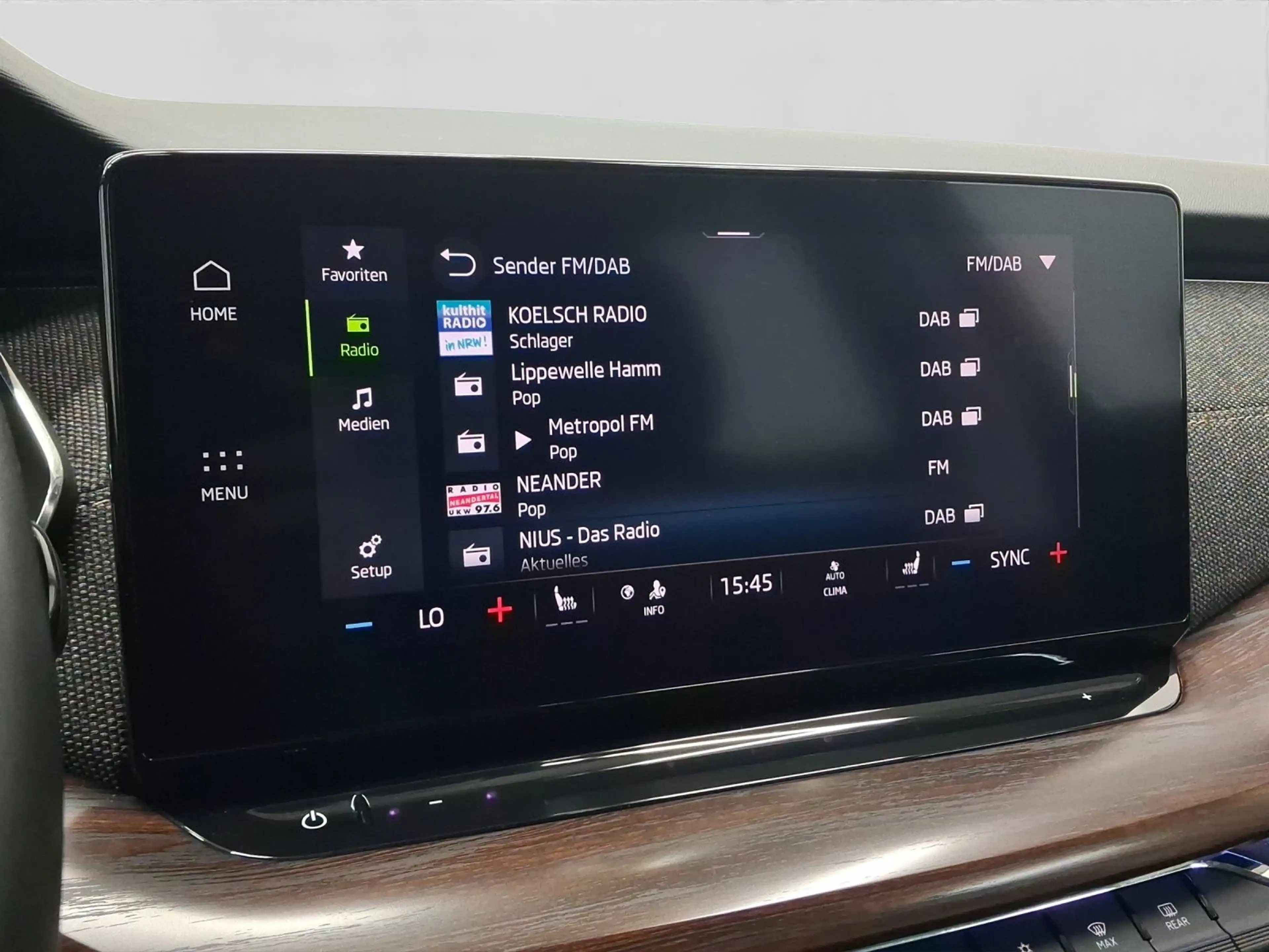 Skoda Octavia Combi 2.0 TDI DSG 4x4 SCOUT NAVI HuD LM1 — photo 14