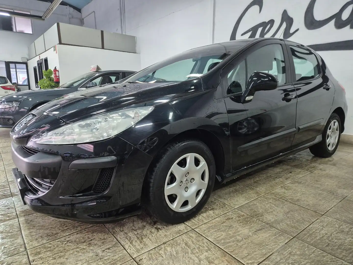Peugeot 308 1.6HDI Confort Negro - 2