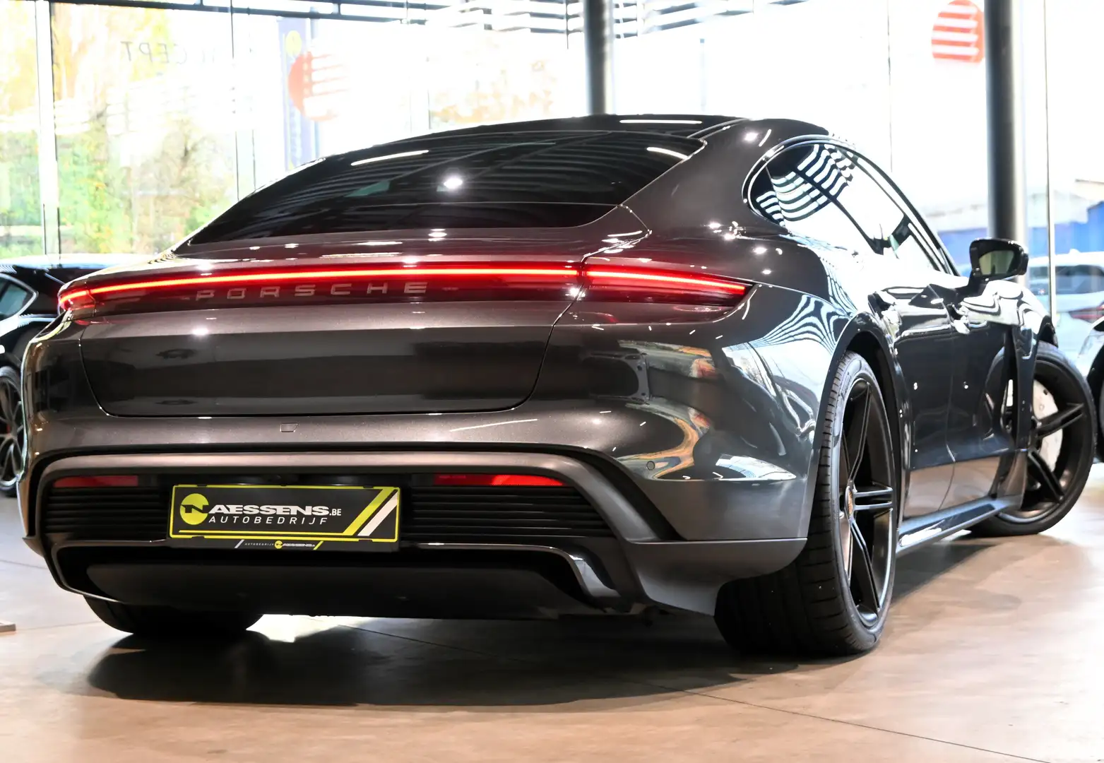 Porsche Taycan Turbo 93.4 kWh Perf.Batt*MATRIX/ALCAN/BOSE/360° Gris - 2