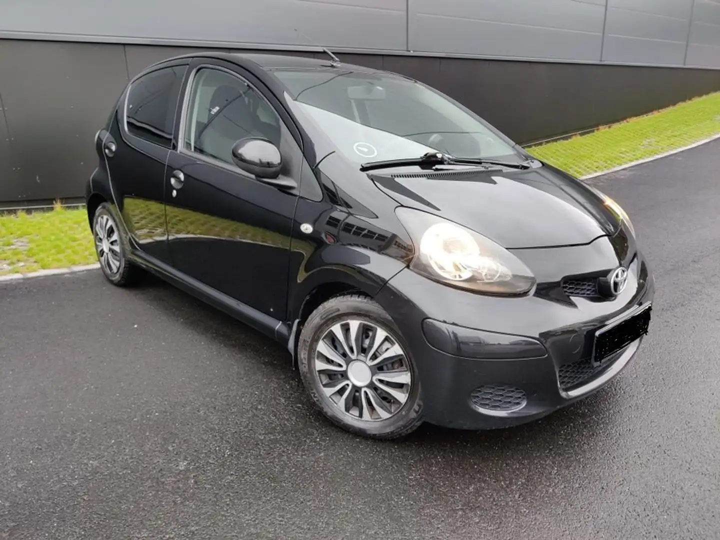 Toyota Alphard Aygo 5p 1.4d Sol Negru - 1