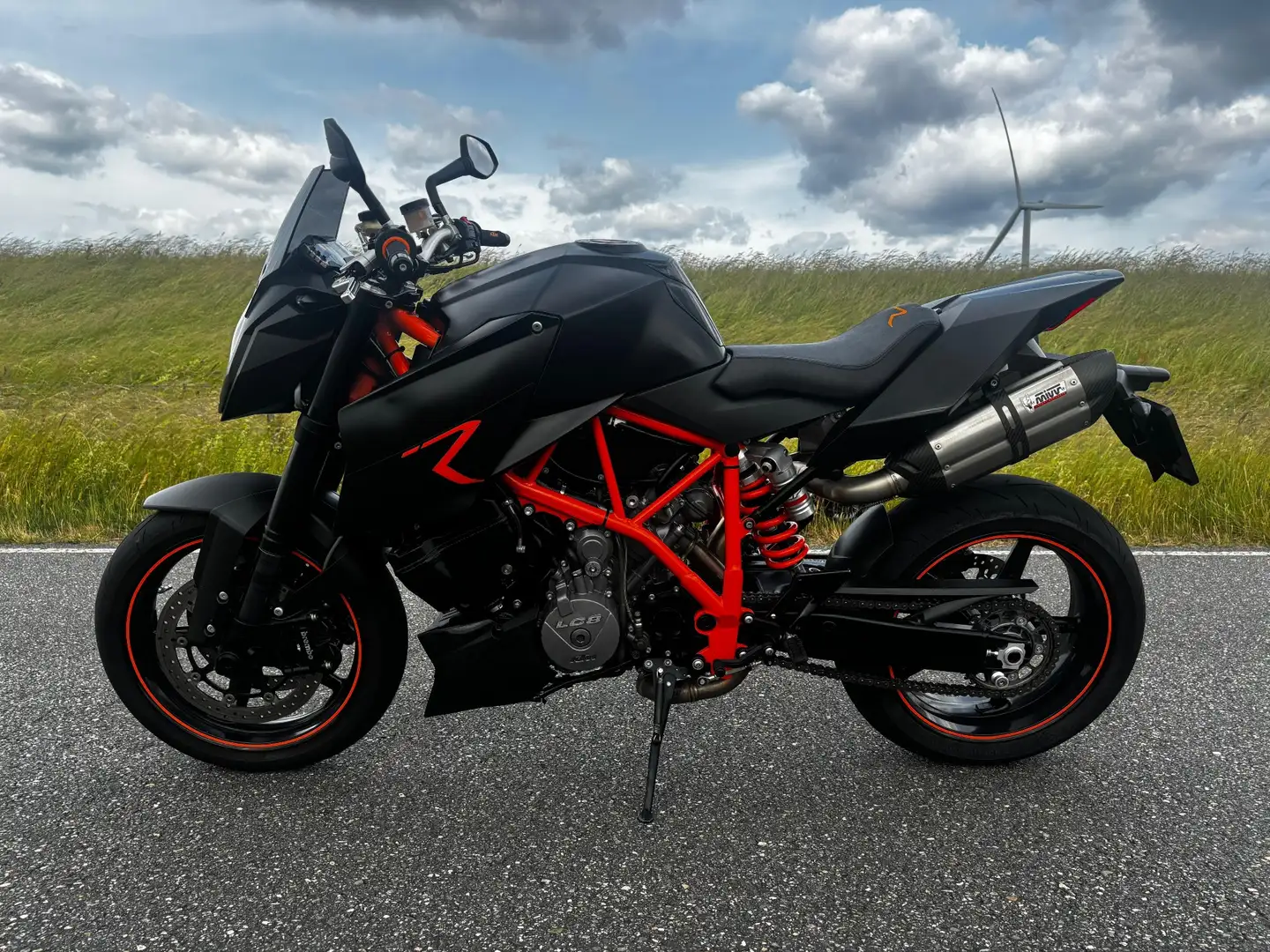 KTM 990 Super Duke R Zwart - 2