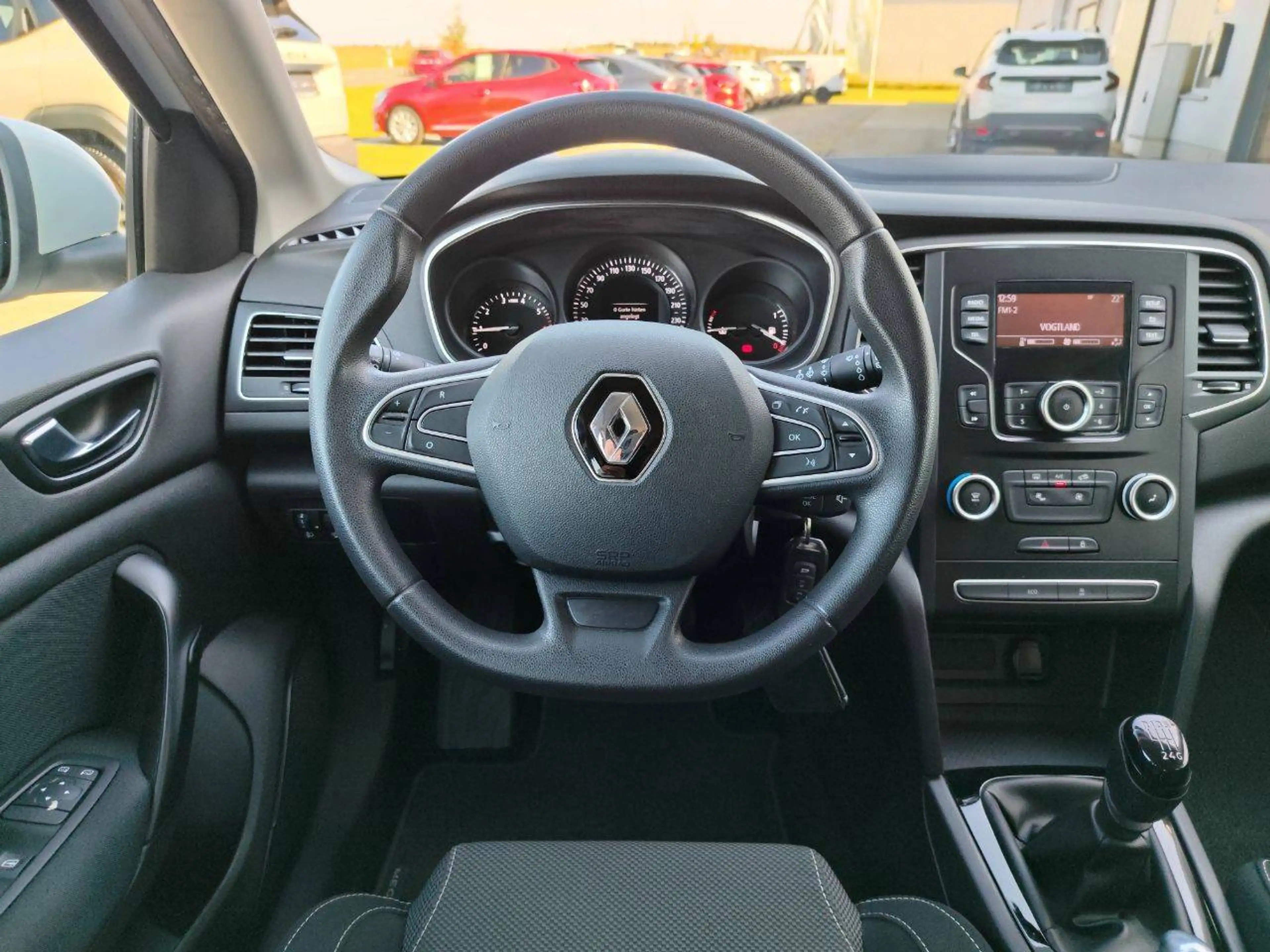 Renault Megane TCe 115 GPF LIFE — photo 6