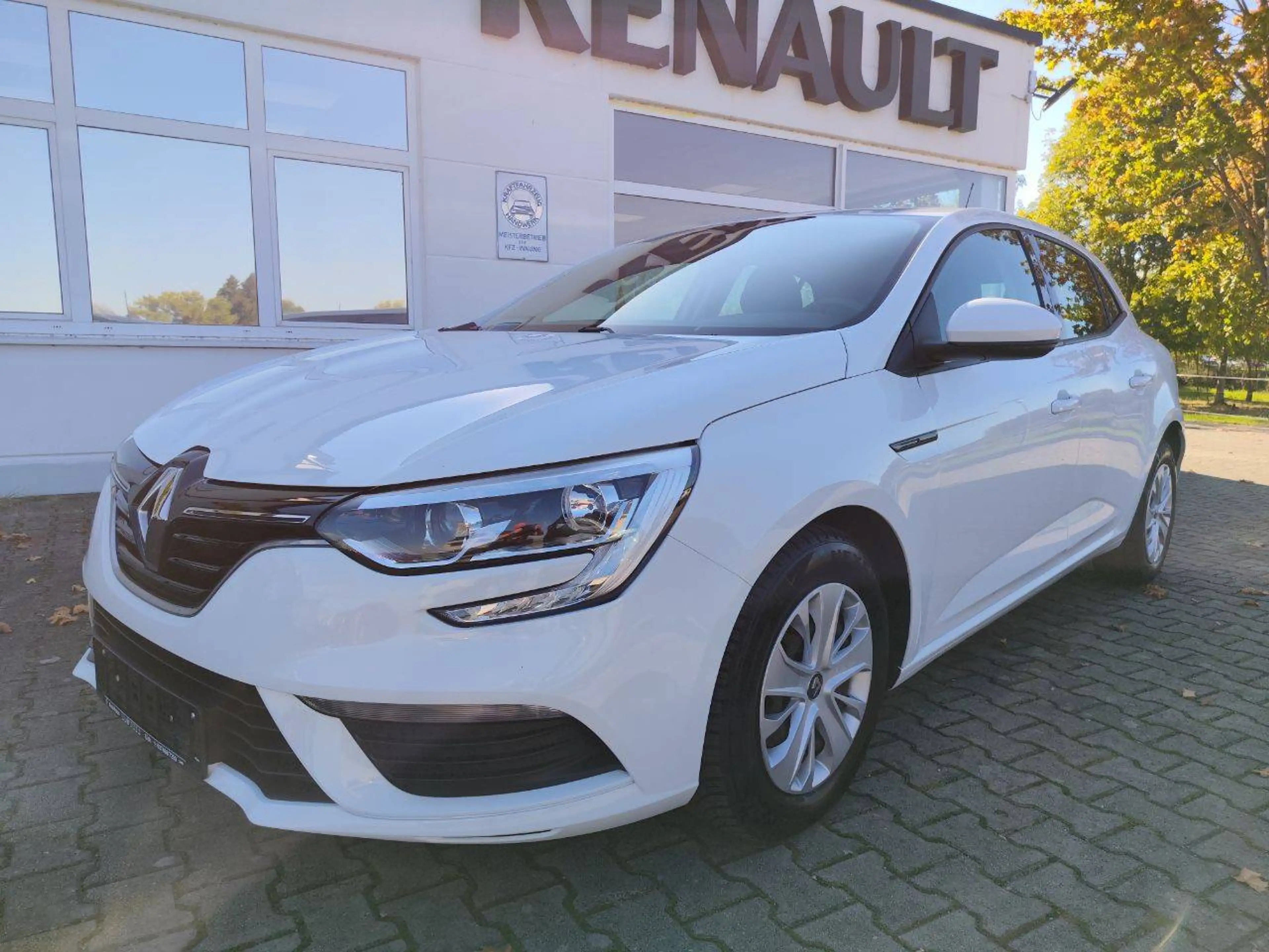 Renault Megane TCe 115 GPF LIFE — photo 3
