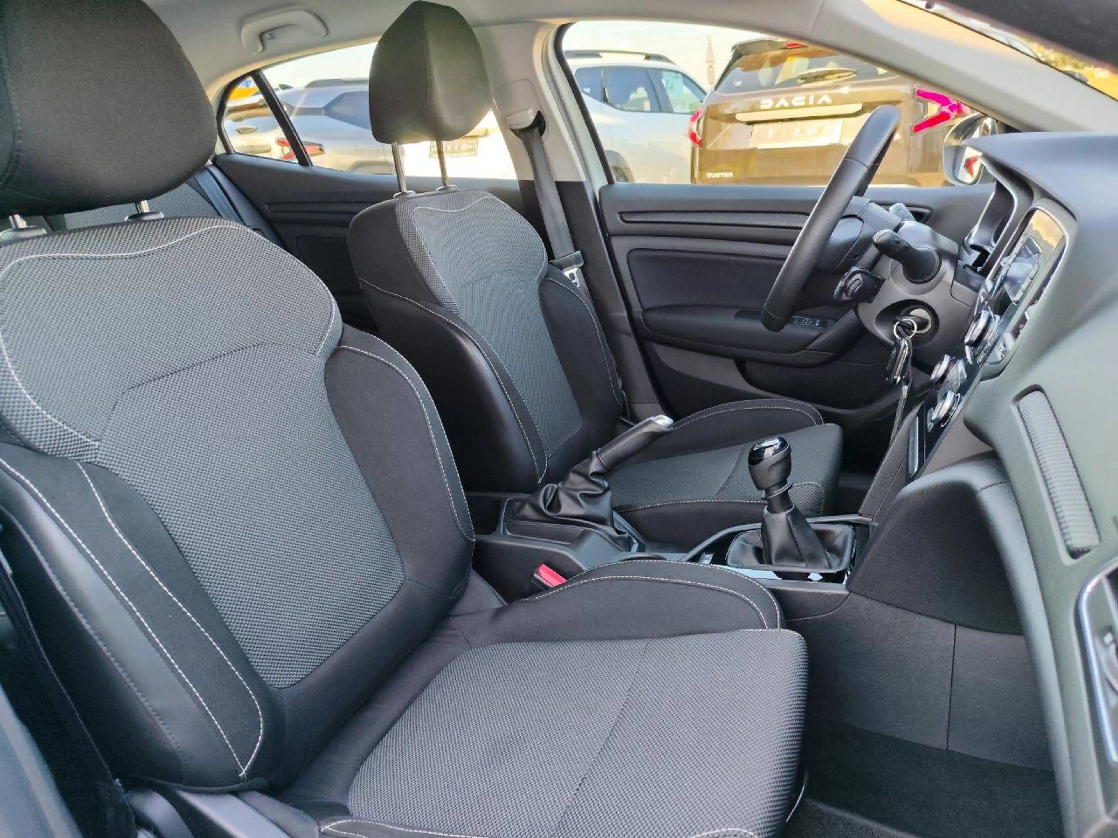 Renault Megane TCe 115 GPF LIFE — photo 8