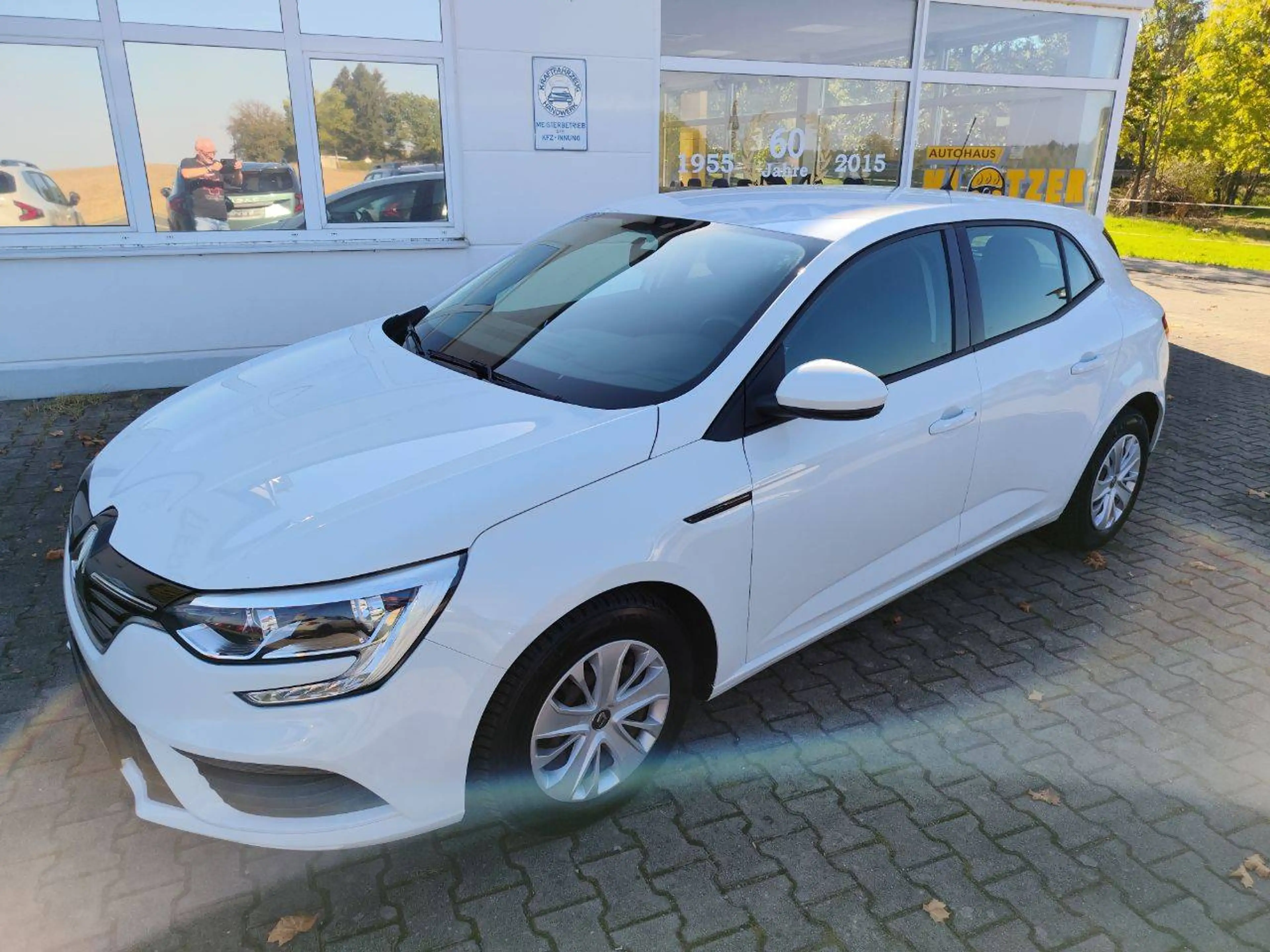 Renault Megane TCe 115 GPF LIFE — photo 5