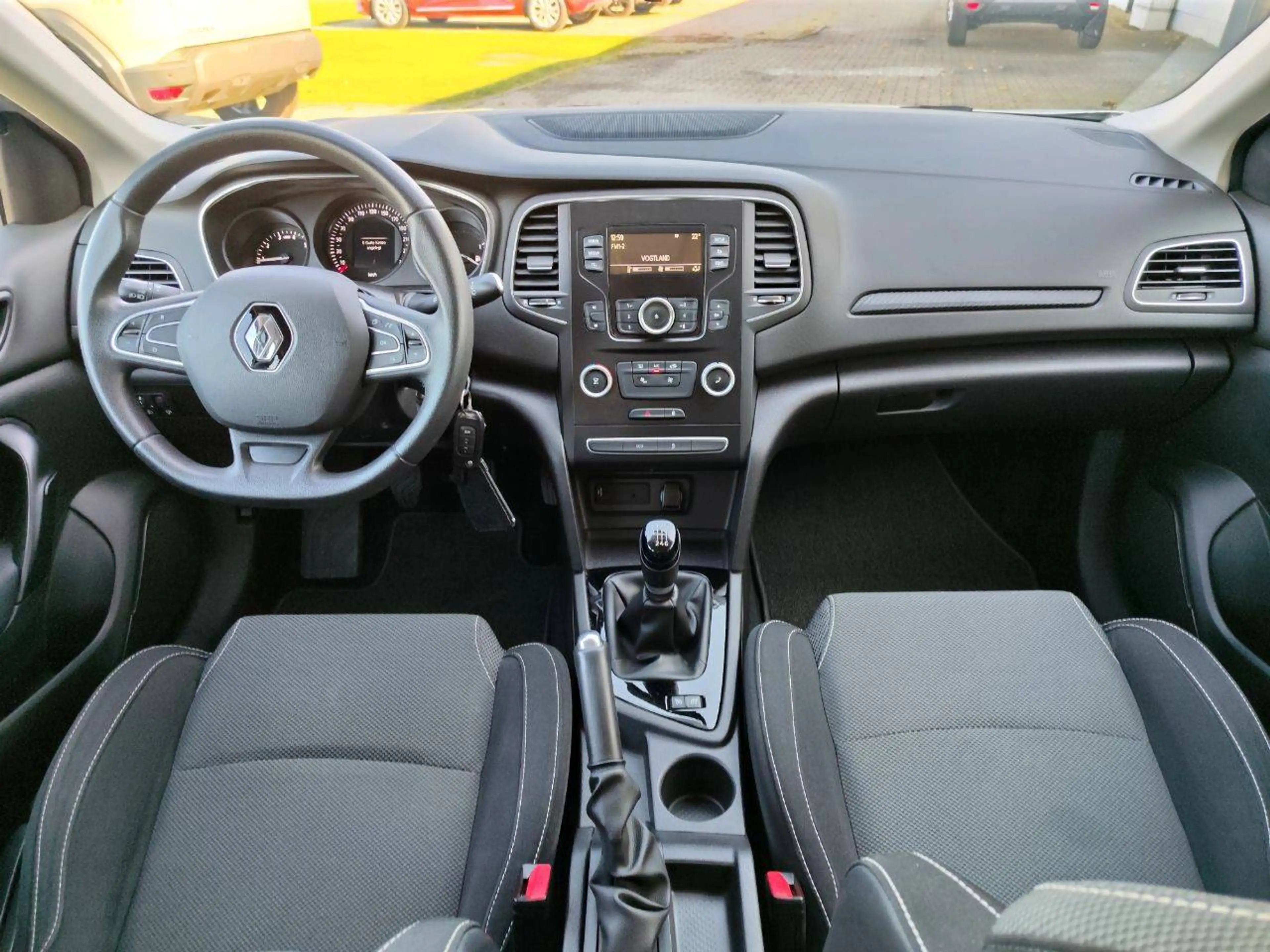 Renault Megane TCe 115 GPF LIFE — photo 2