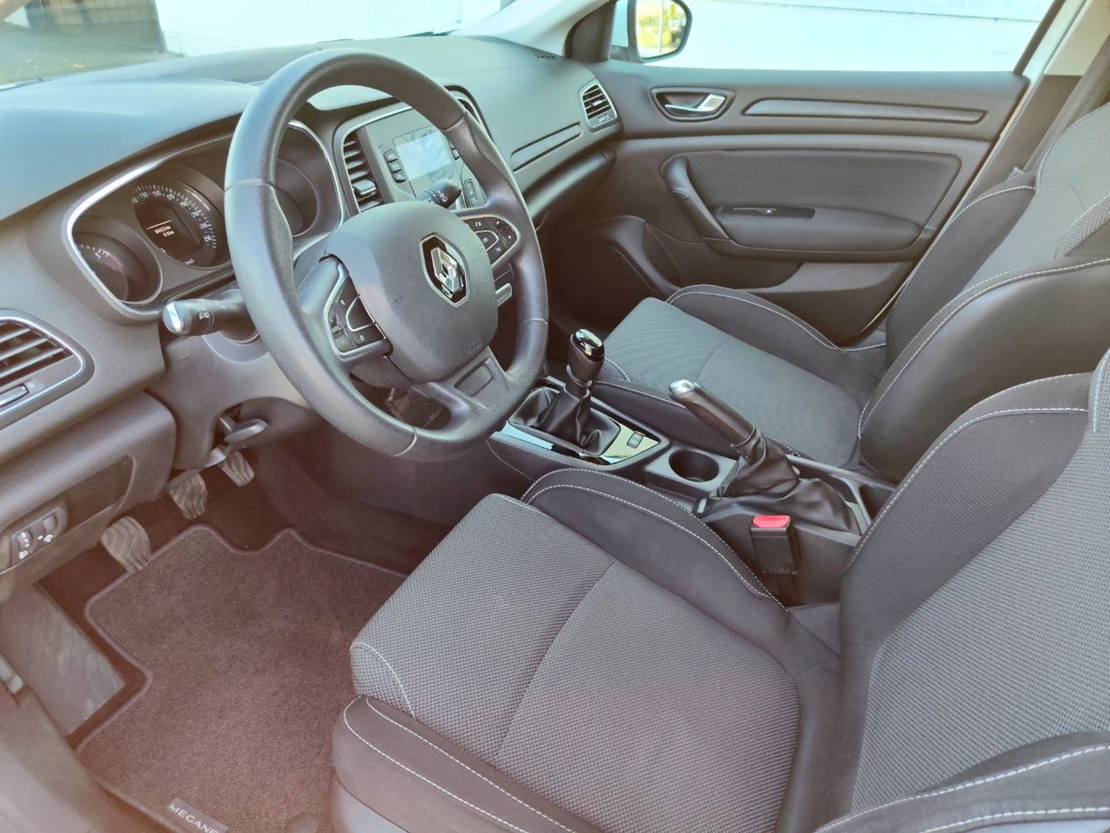 Renault Megane TCe 115 GPF LIFE — photo 4