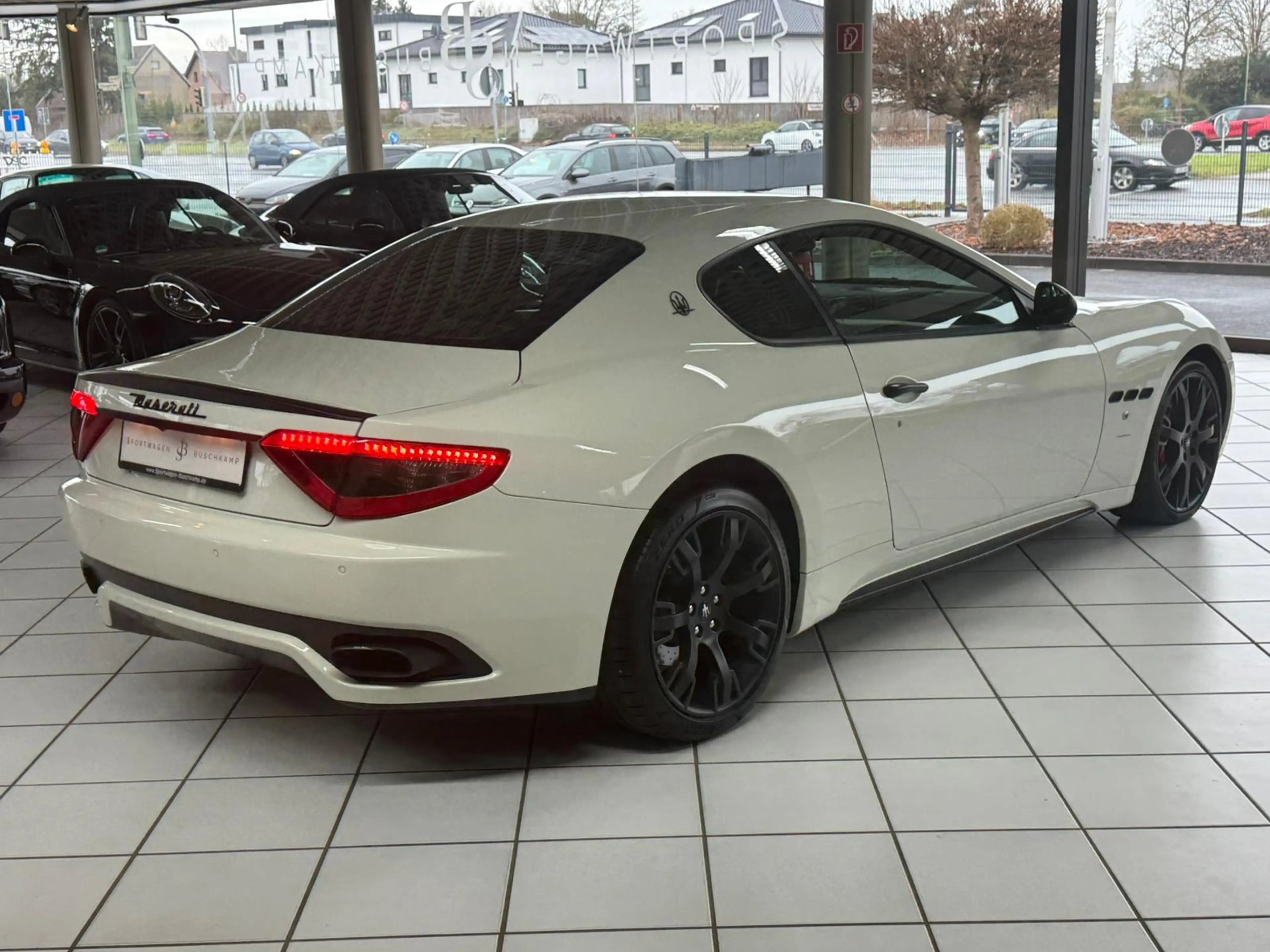 Maserati GranTurismo S 4.7 V8 DEUTSCH 20LM BI-XENON PDC — photo 4