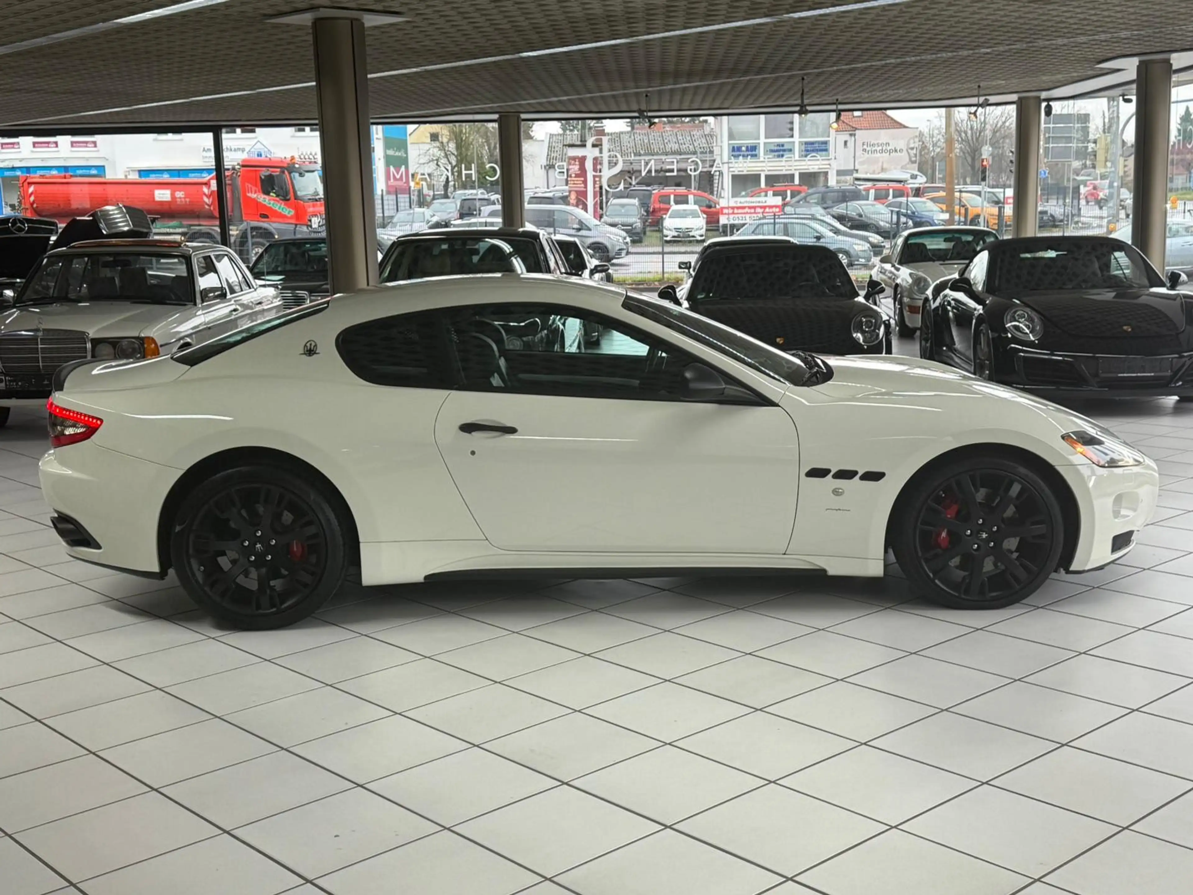 Maserati GranTurismo S 4.7 V8 DEUTSCH 20LM BI-XENON PDC — photo 3