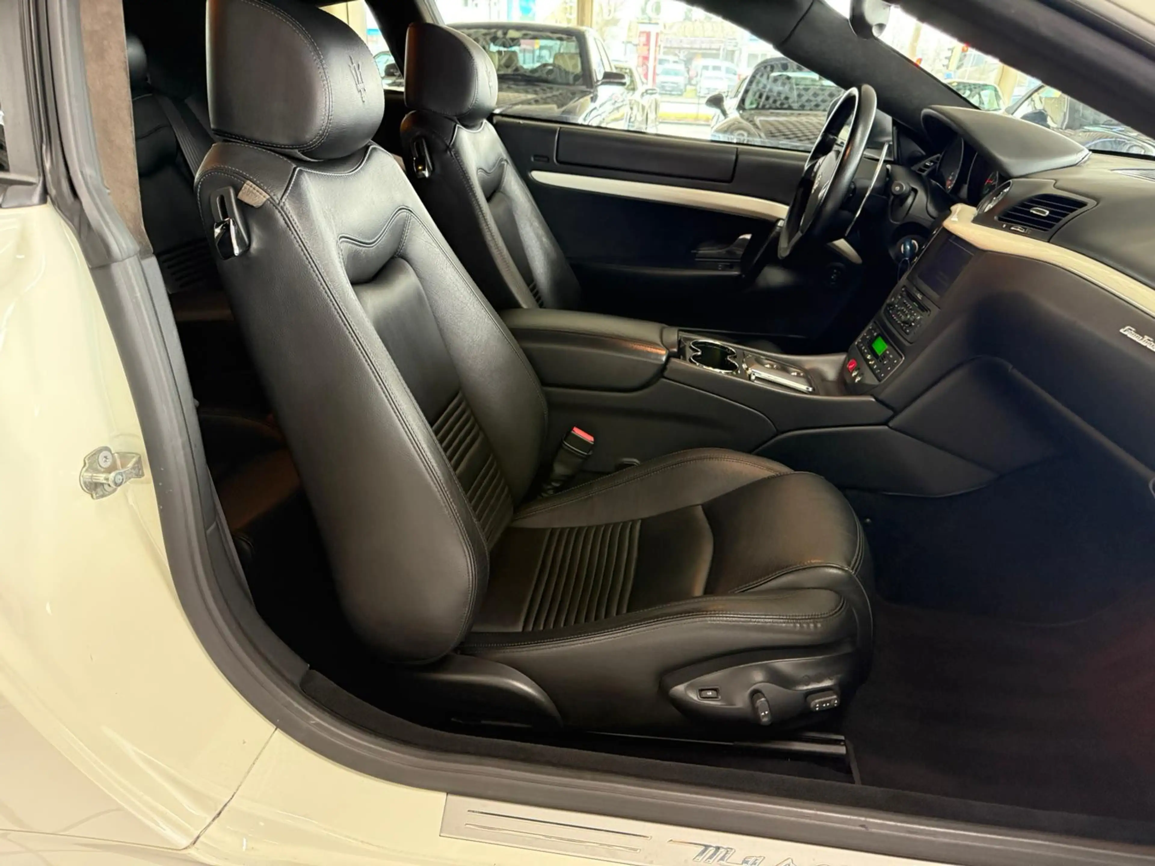 Maserati GranTurismo S 4.7 V8 DEUTSCH 20LM BI-XENON PDC — photo 12