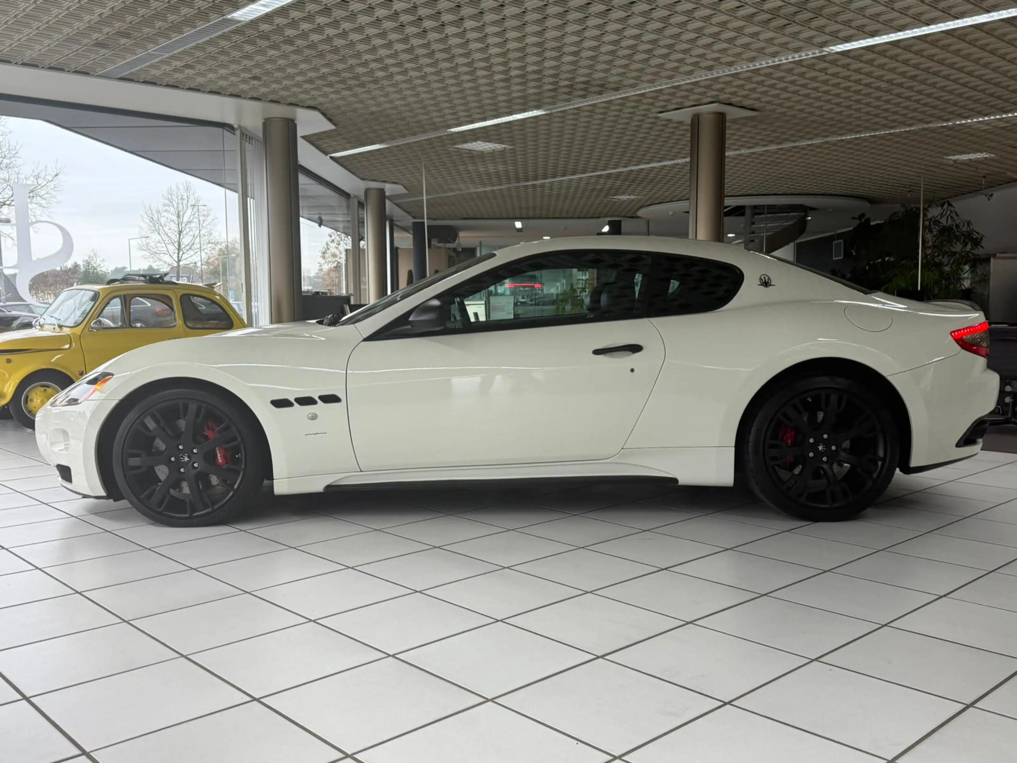 Maserati GranTurismo S 4.7 V8 DEUTSCH 20LM BI-XENON PDC — photo 6