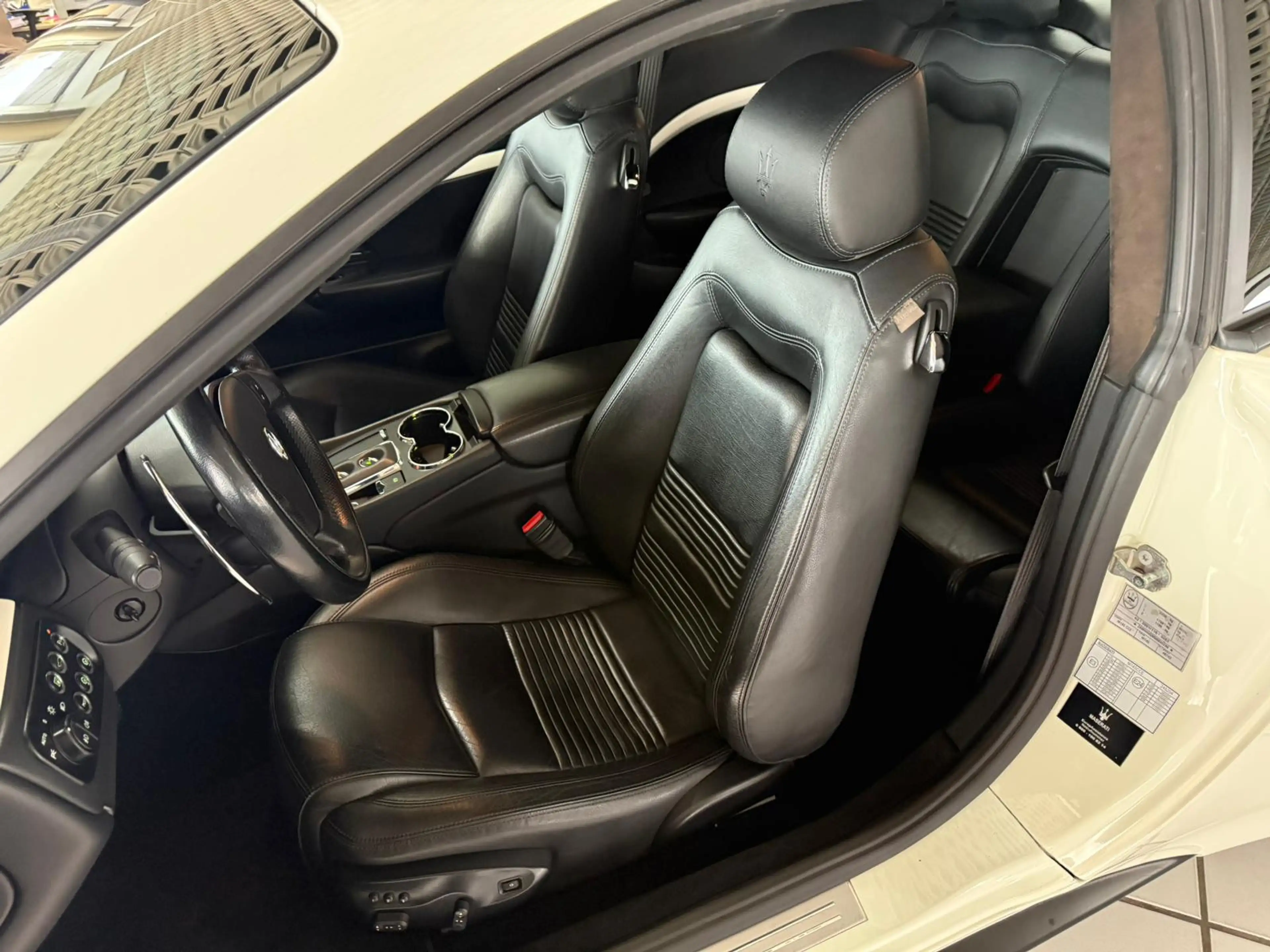 Maserati GranTurismo S 4.7 V8 DEUTSCH 20LM BI-XENON PDC — photo 9