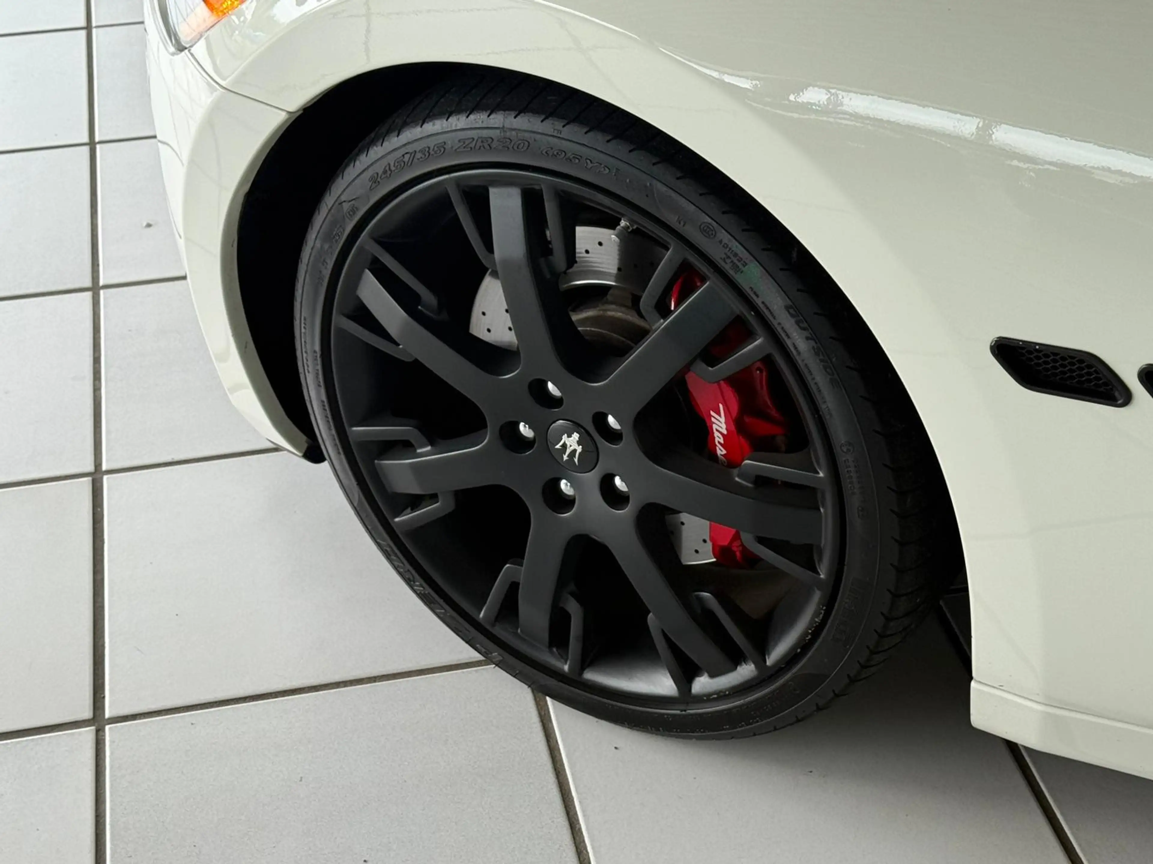 Maserati GranTurismo S 4.7 V8 DEUTSCH 20LM BI-XENON PDC — photo 8
