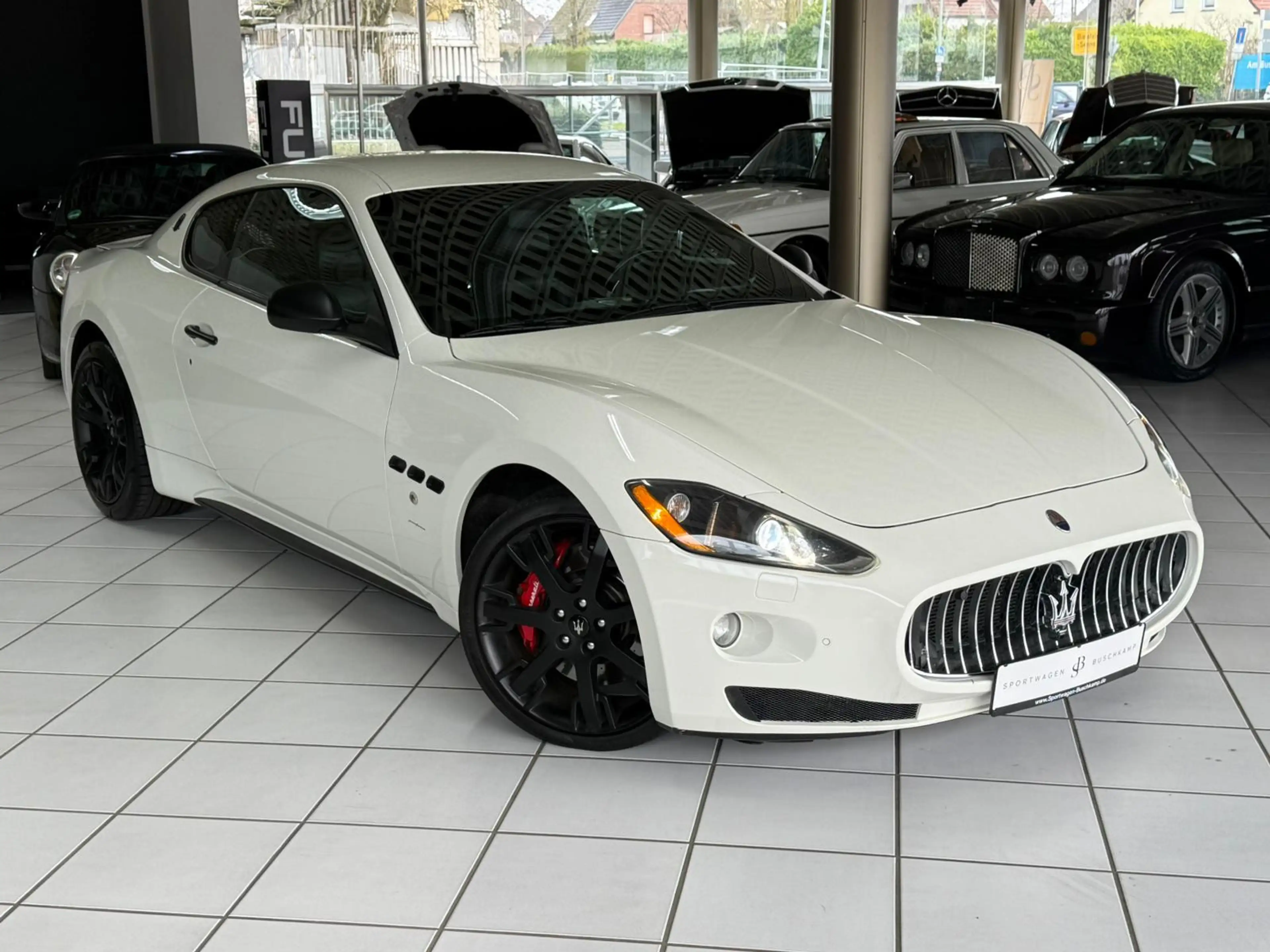 Maserati GranTurismo S 4.7 V8 DEUTSCH 20LM BI-XENON PDC — photo 2
