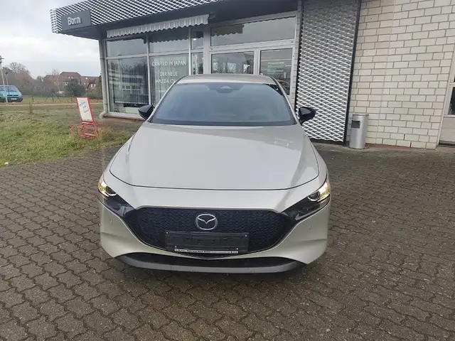 Mazda 3 2.5L e-SKYACTIV G 140ps Nagisa