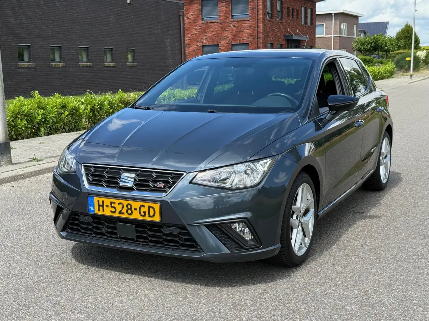 SEAT Ibiza 1.0 TSI FR Business Intense | Clima | Navi | Cruis Grijs - 2