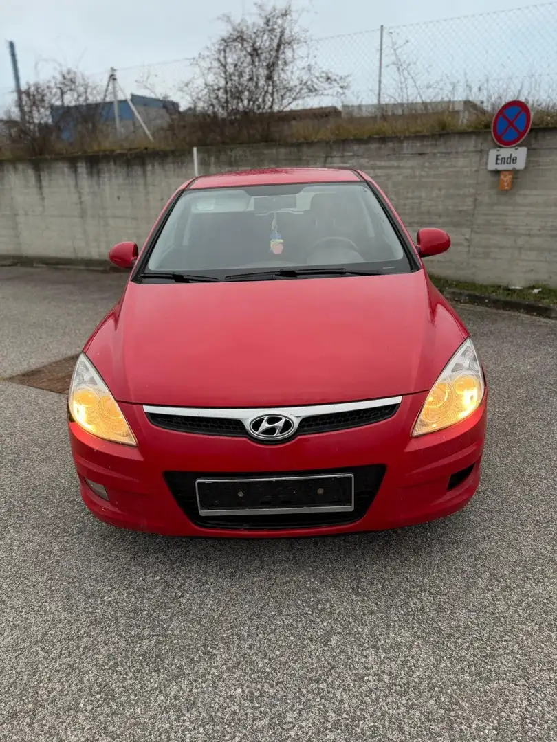 Hyundai i30 1,4 Benzin / Klima  / Nur 110.000km - 2
