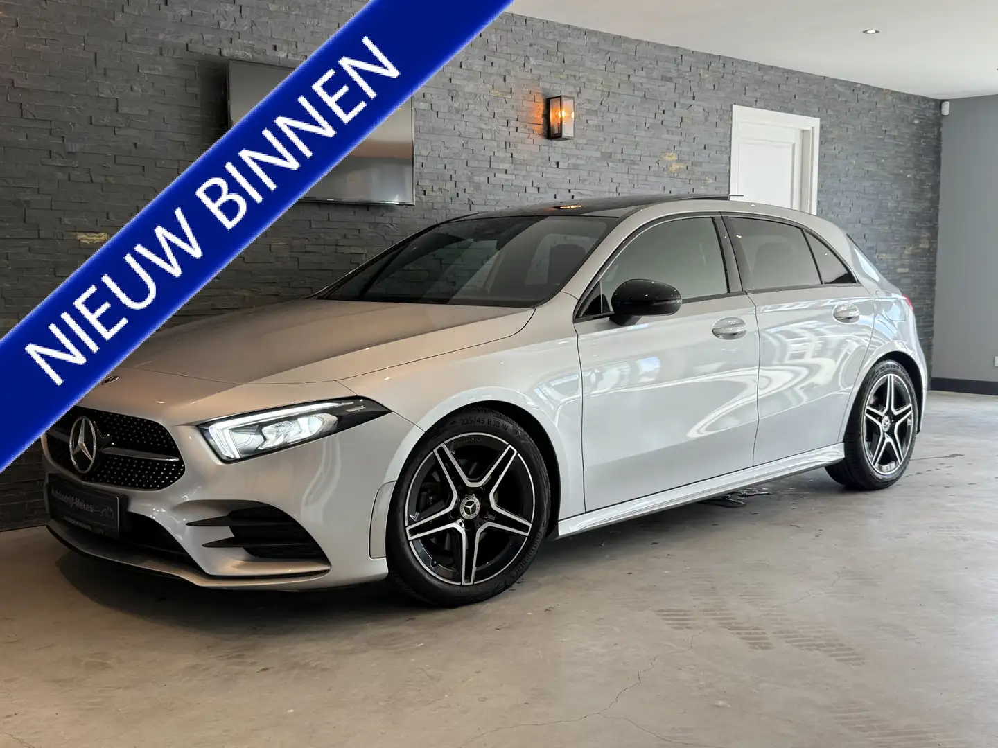 Mercedes-Benz A 180 A Bj: 2019 / Panoramadak / AMG-Line Zilver - 1