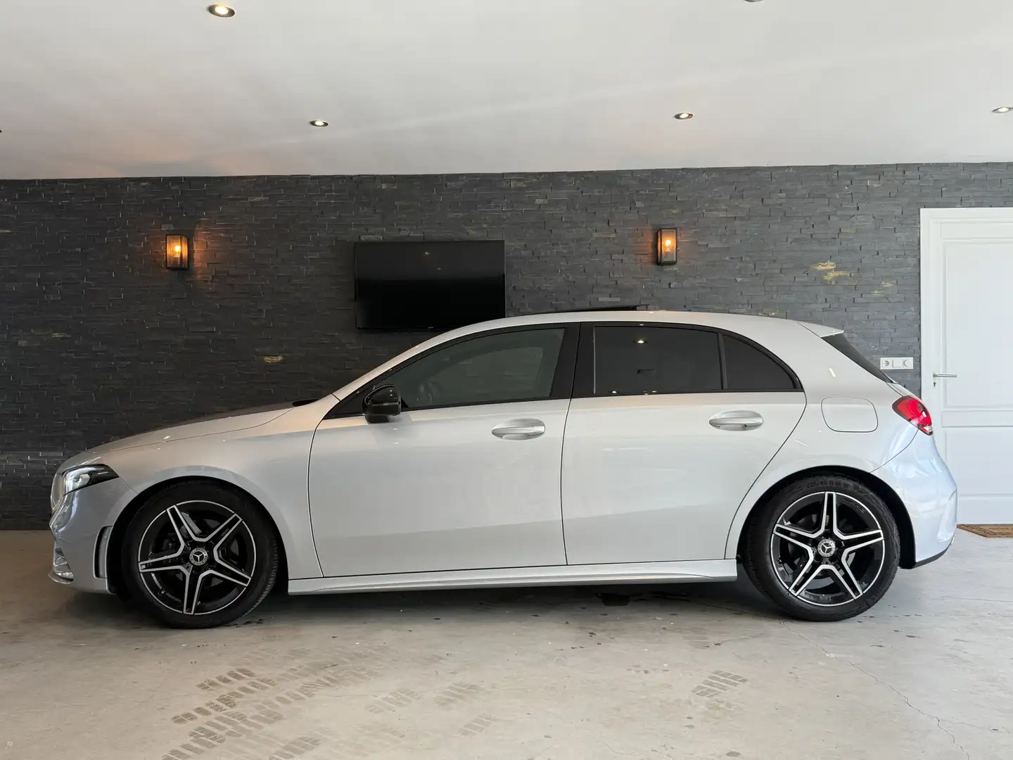 Mercedes-Benz A 180 A Bj: 2019 / Panoramadak / AMG-Line Zilver - 2