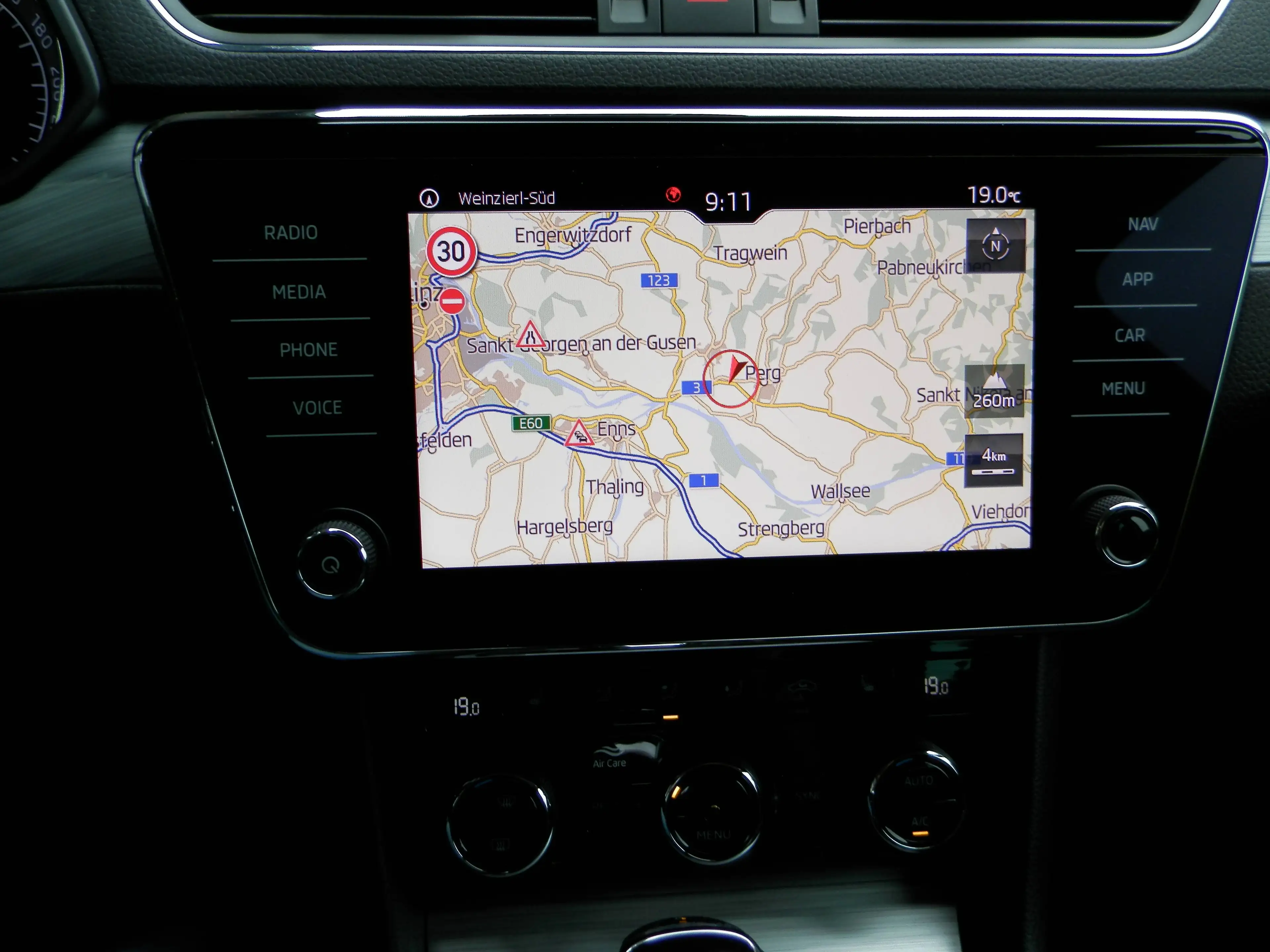 Skoda Superb Ambition — photo 14