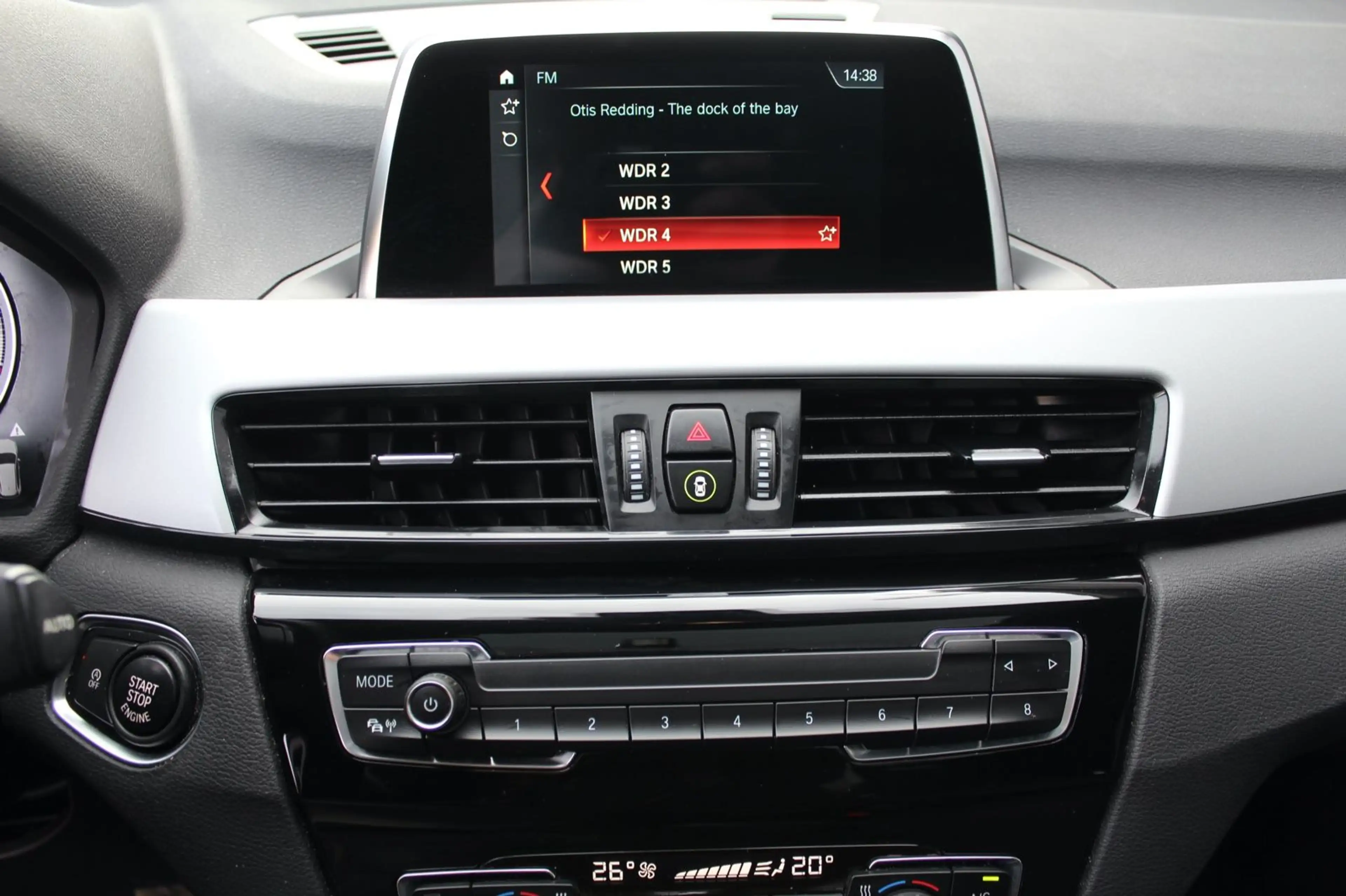 BMW X1 sDrive 18 I Advantage AUTOMATIK PANO NAVI 2.H — photo 14