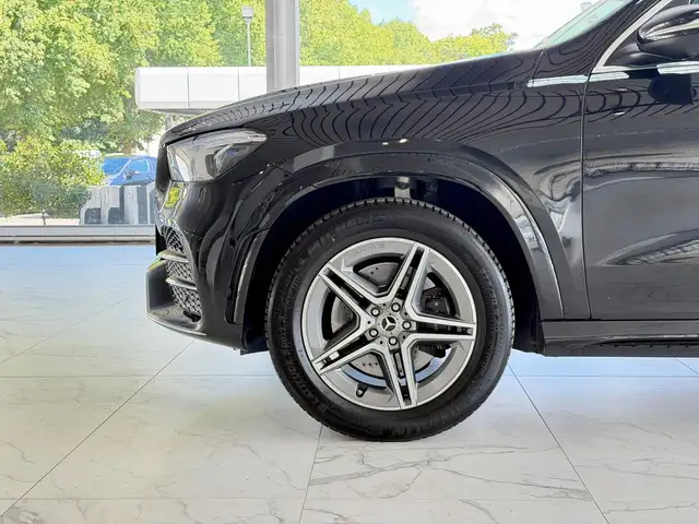 Mercedes-Benz Gle view 4