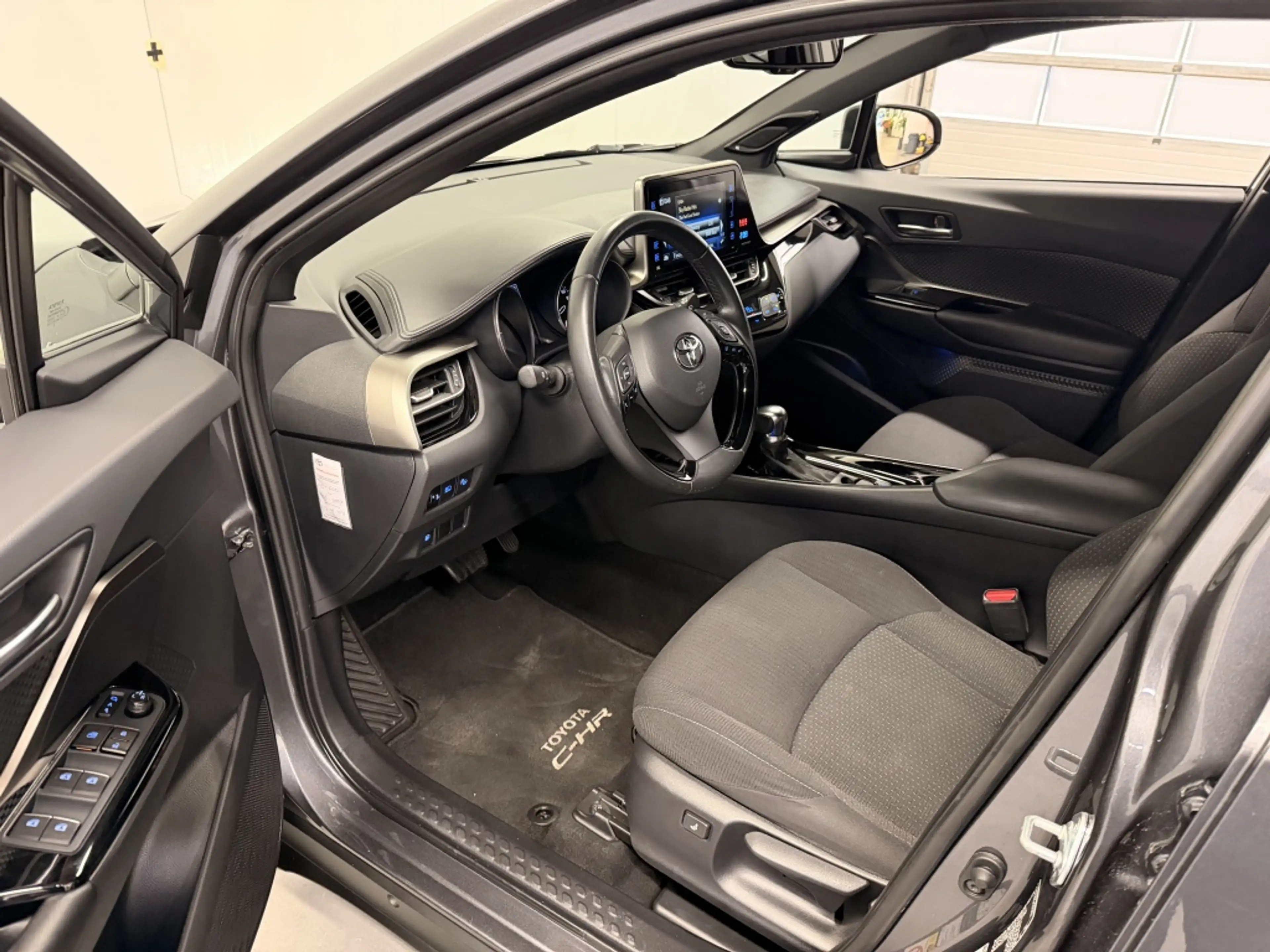 Toyota C-HR 1.8 Hybrid Style — photo 37