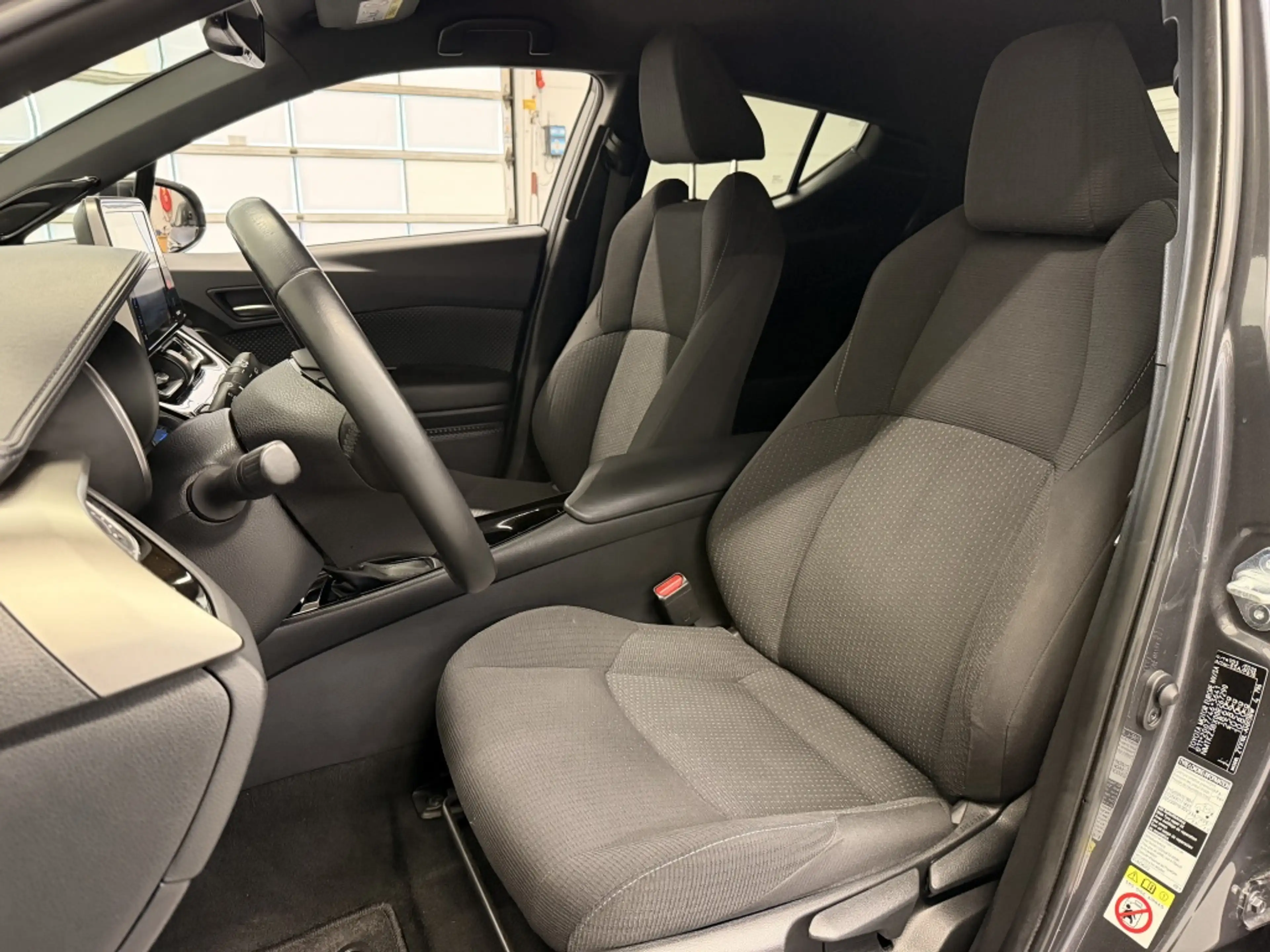 Toyota C-HR 1.8 Hybrid Style — photo 38