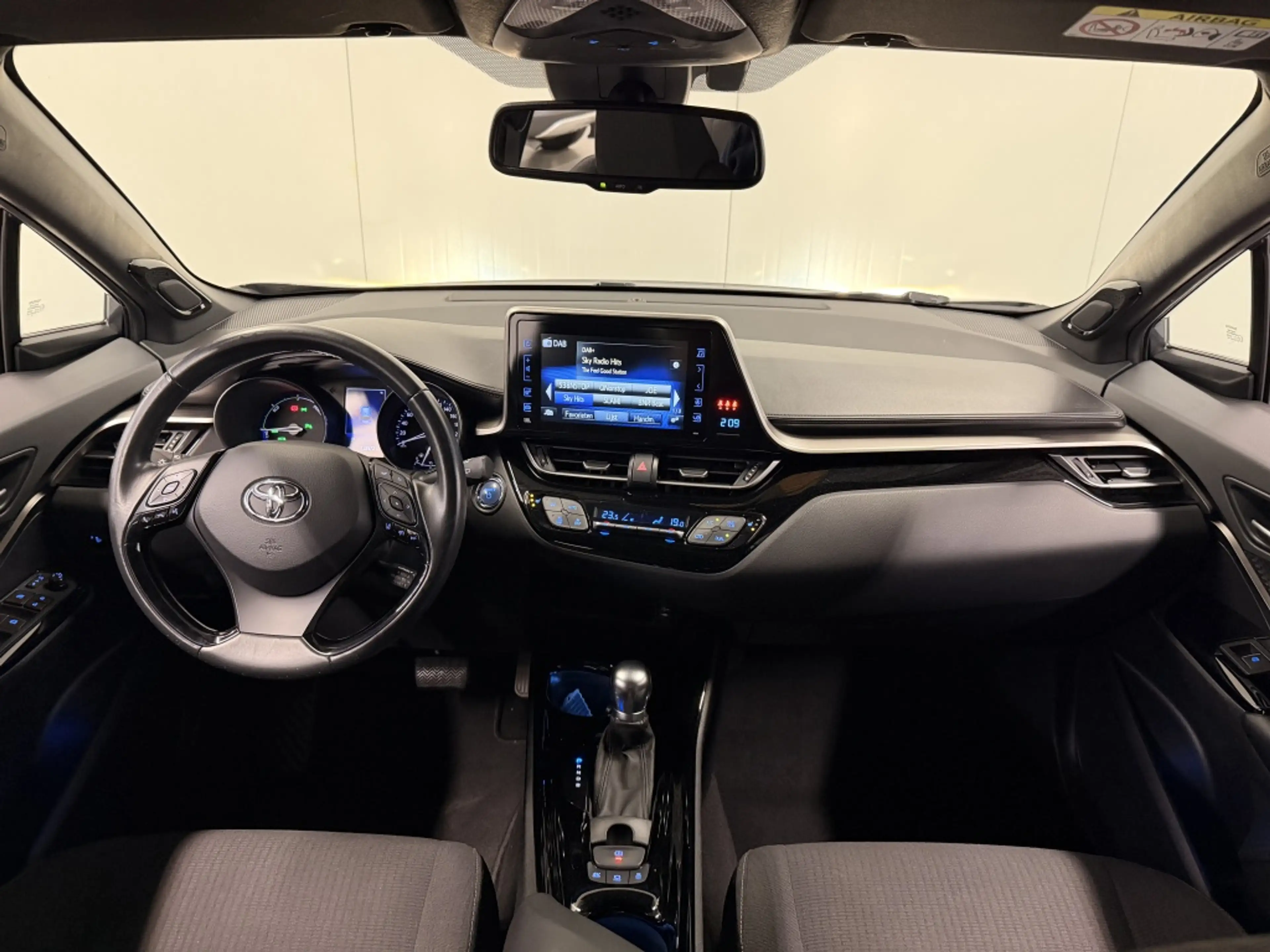 Toyota C-HR 1.8 Hybrid Style — photo 3