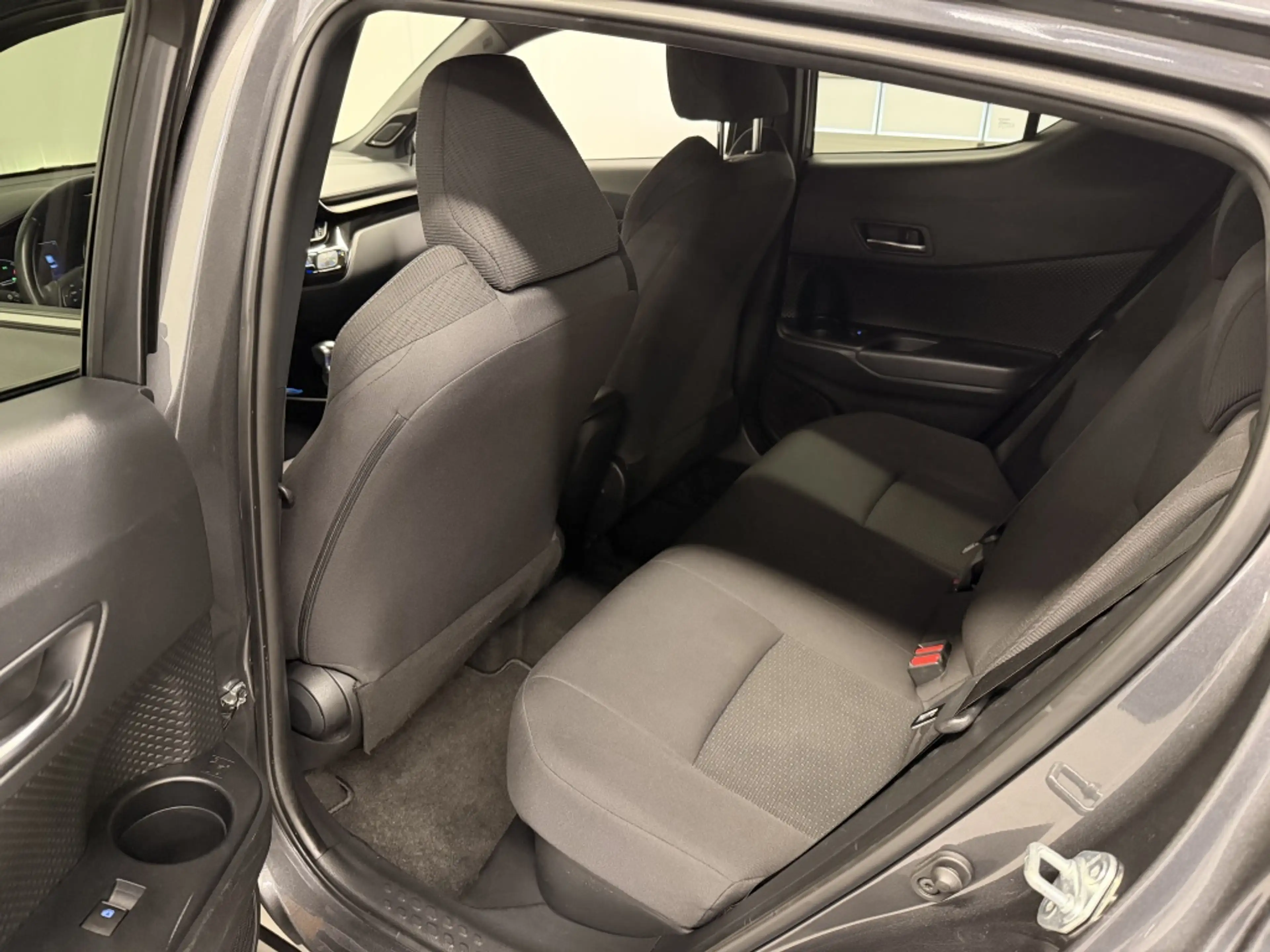 Toyota C-HR 1.8 Hybrid Style — photo 36