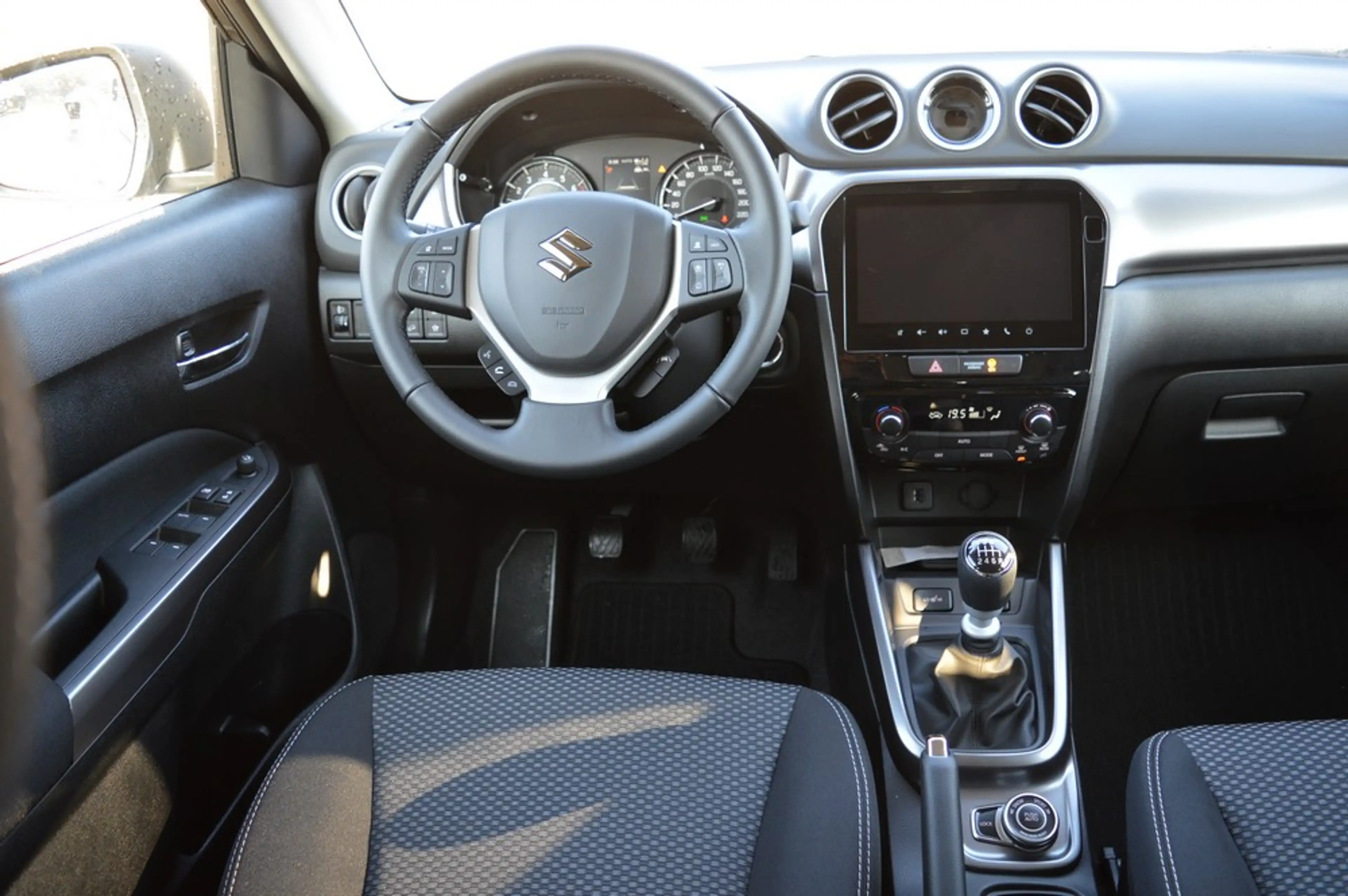Suzuki Vitara 1.4 Hybrid Allgrip Comfort *ACC+LED+CAM* — photo 11