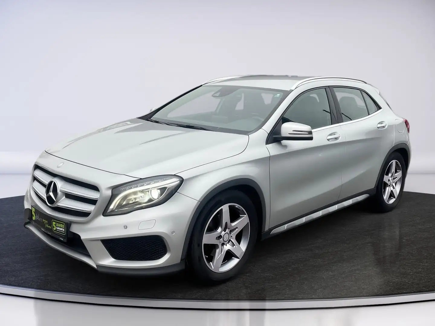 Mercedes-Benz GLA 220 d 4MATIC Aut. Navi * Kamera * LED Silber - 2