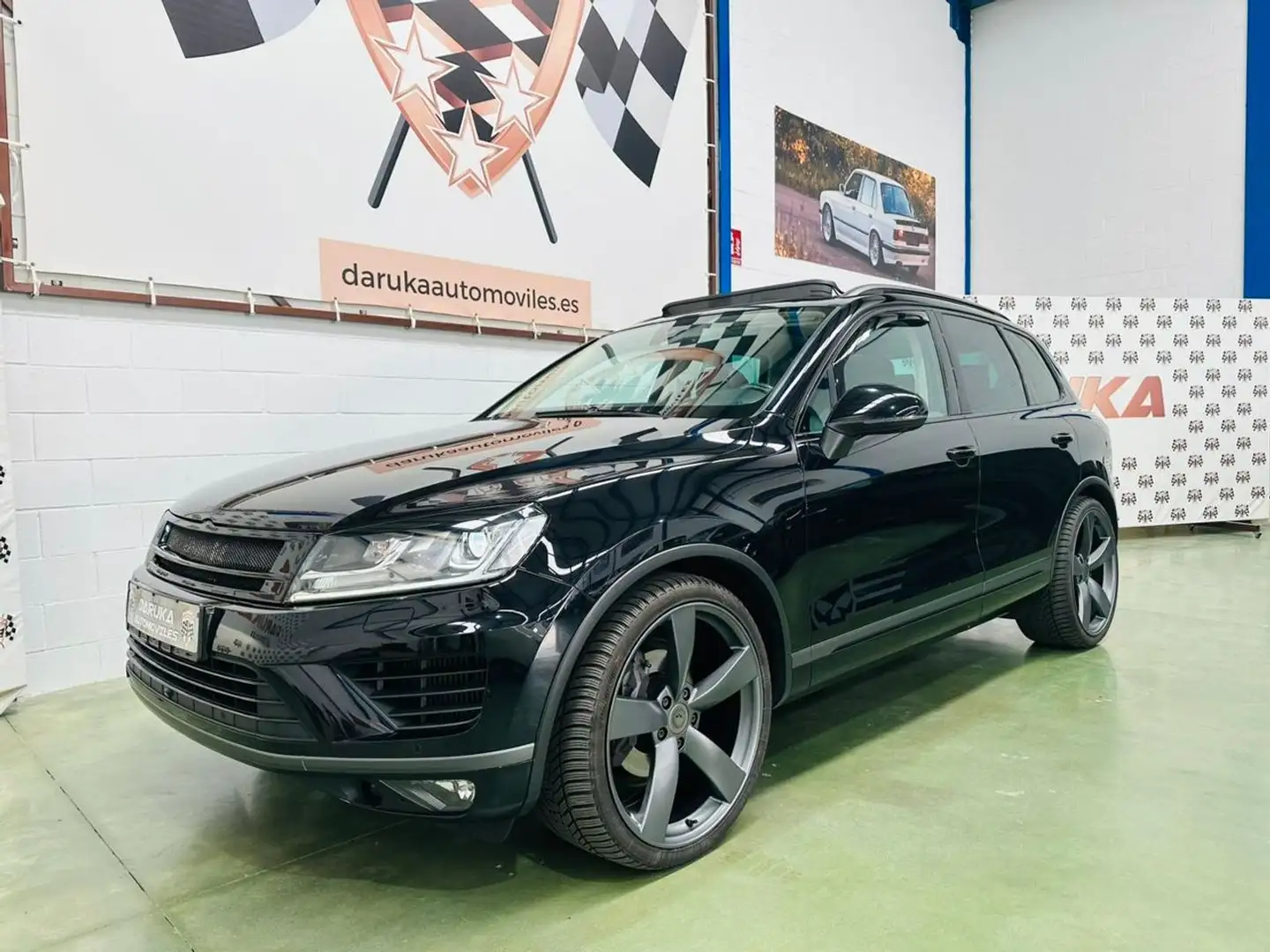 Volkswagen Touareg 3.0TDI V6 BMT R-Line 193kW Tiptronic Чорний - 2